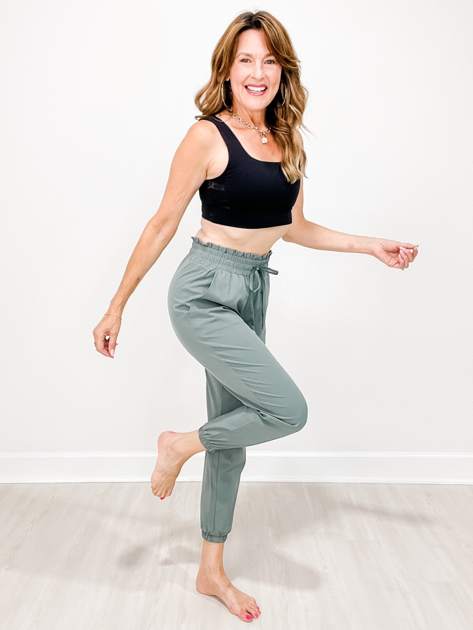 Manhattan Square Neck Sports Bra with Cuffed High-Waist Joggers Set