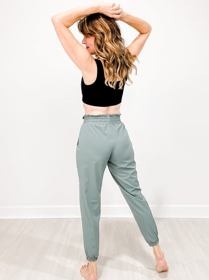 Manhattan Square Neck Sports Bra with Cuffed High-Waist Joggers Set