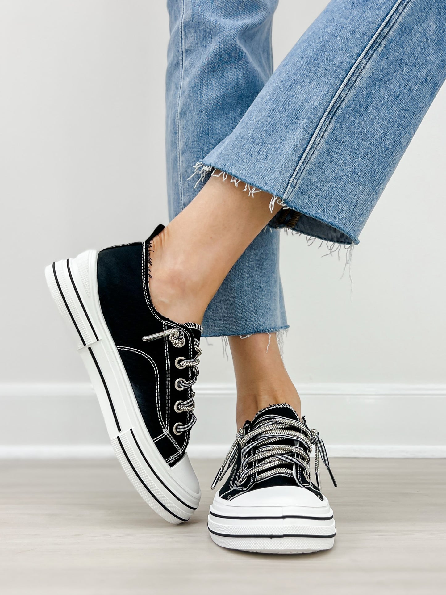 Very G Aman Double Sneakers in Black