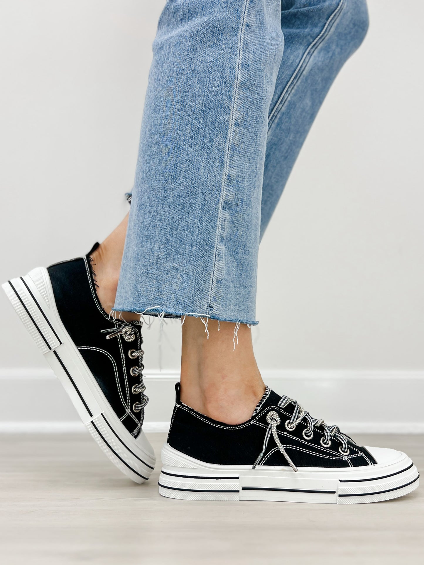 Very G Aman Double Sneakers in Black