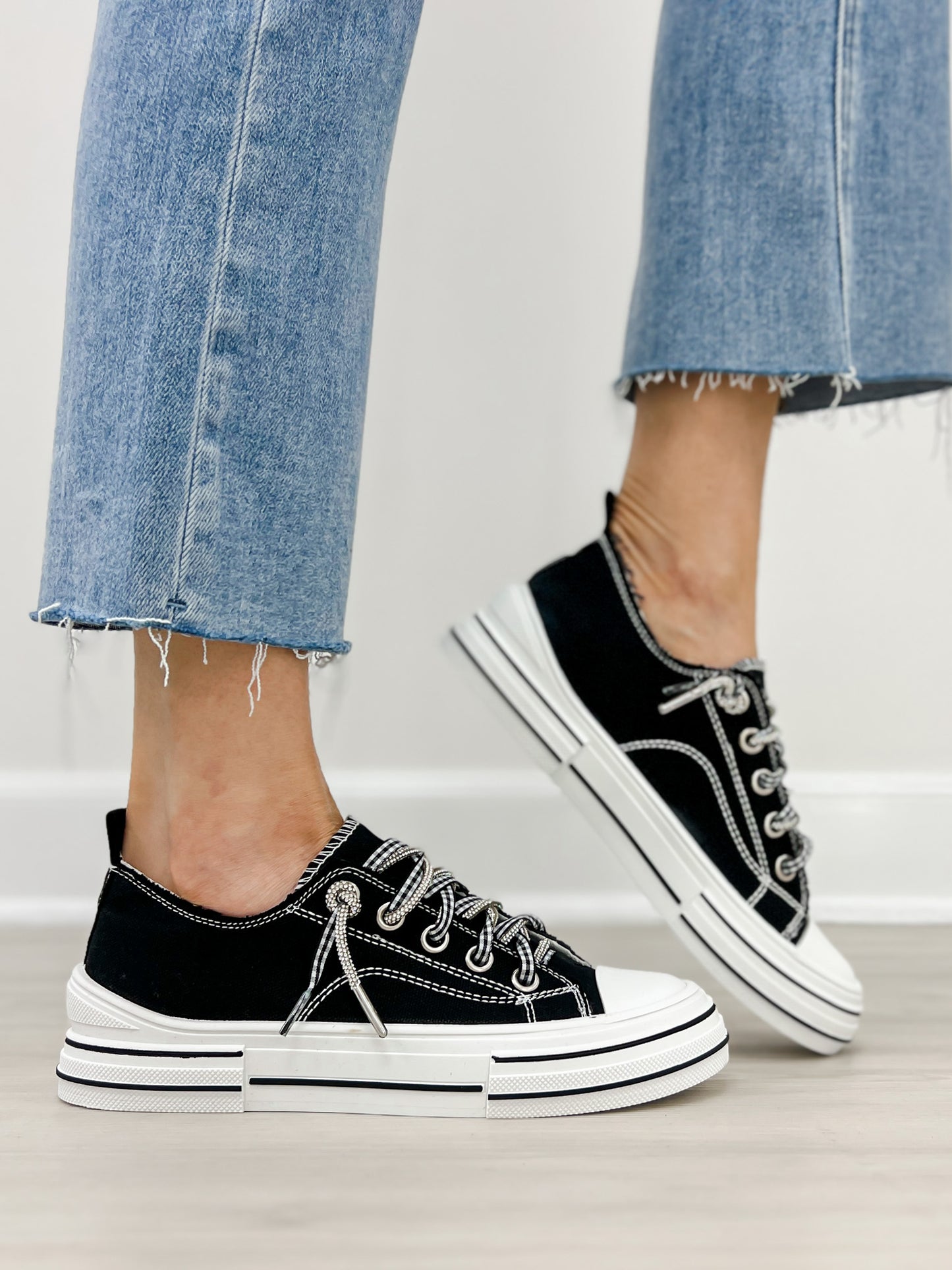 Very G Aman Double Sneakers in Black