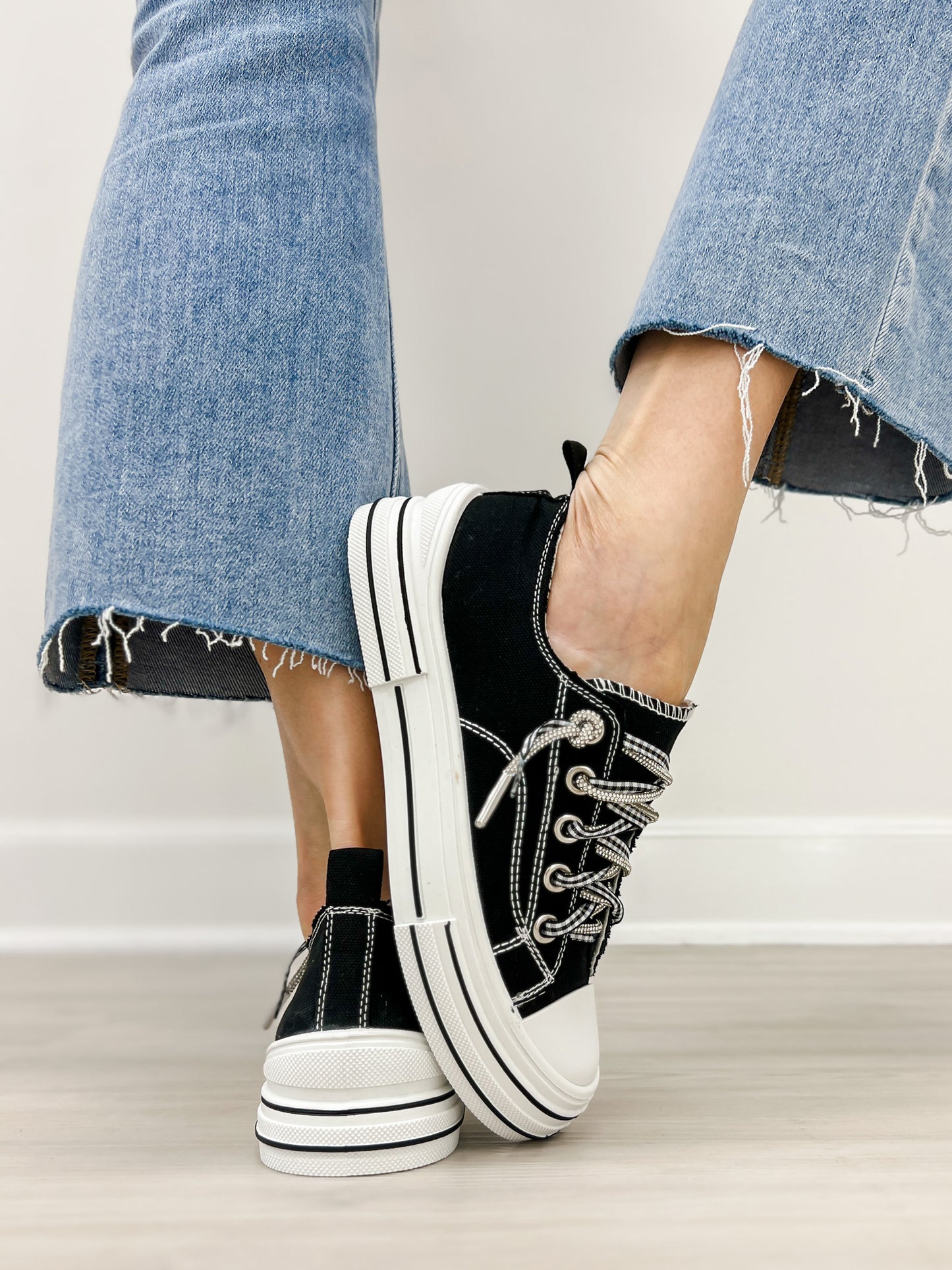 Very G Aman Double Sneakers in Black