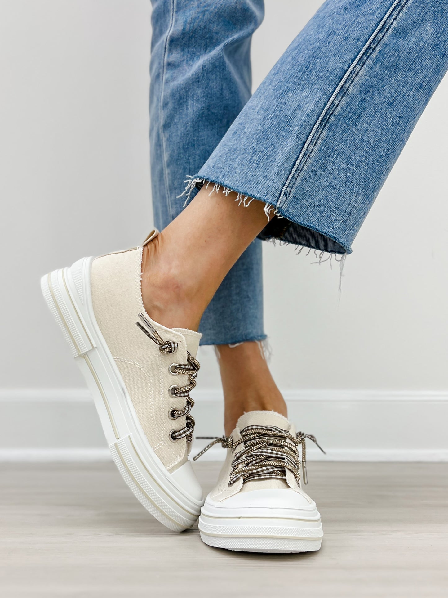 Very G Aman Double Sneakers in Natural