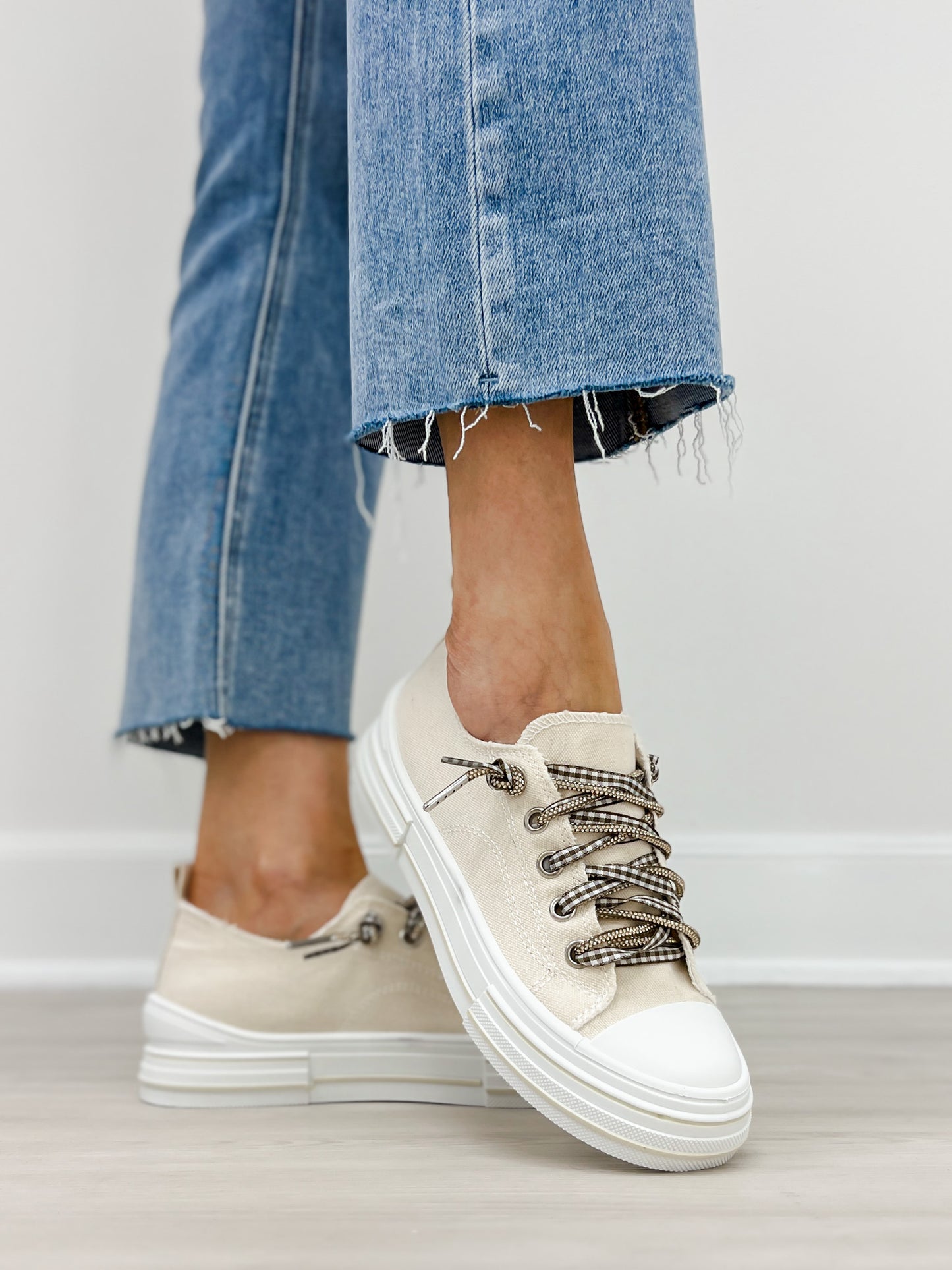 Very G Aman Double Sneakers in Natural