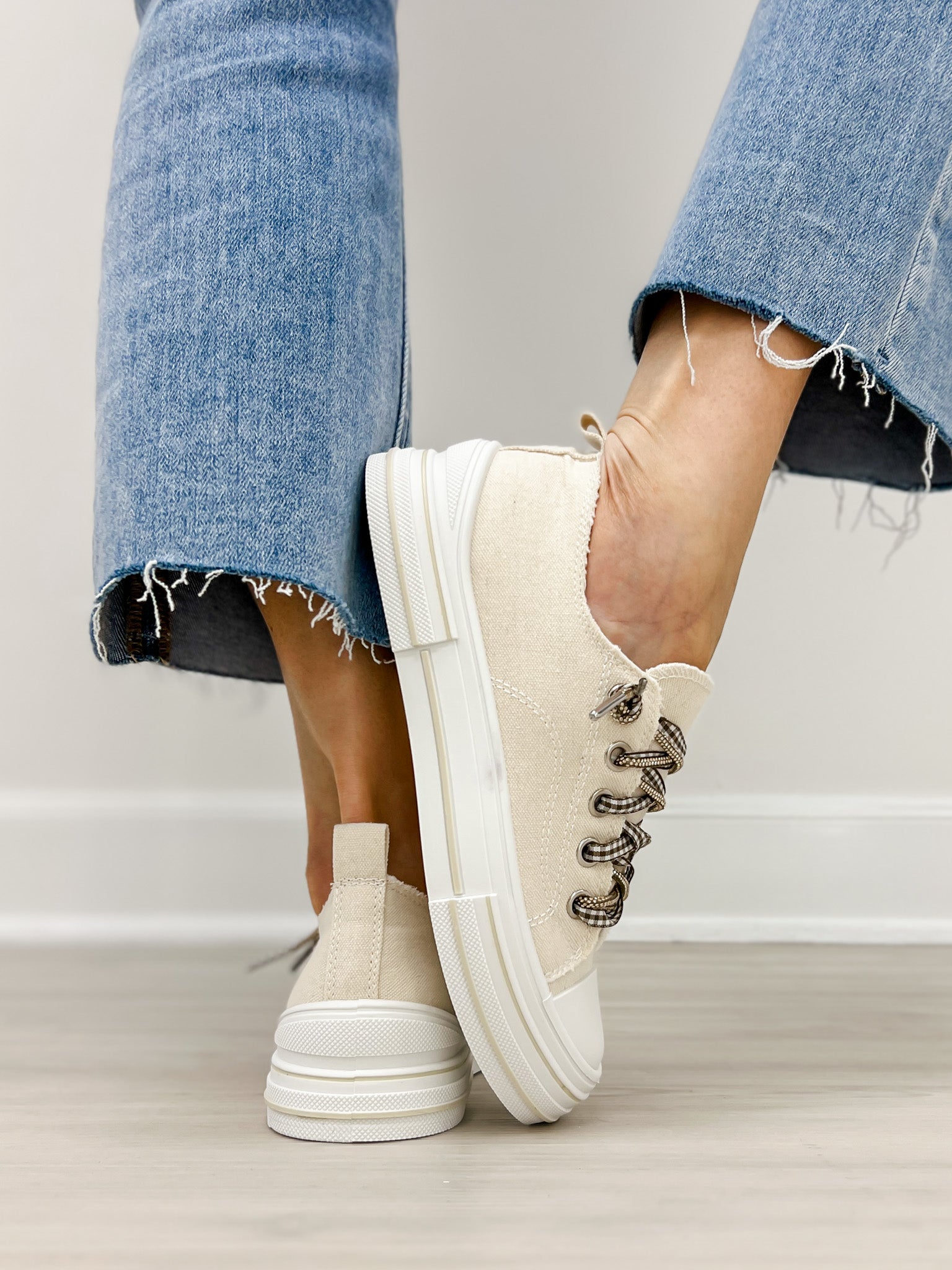 Very G Aman Double Sneakers in Natural