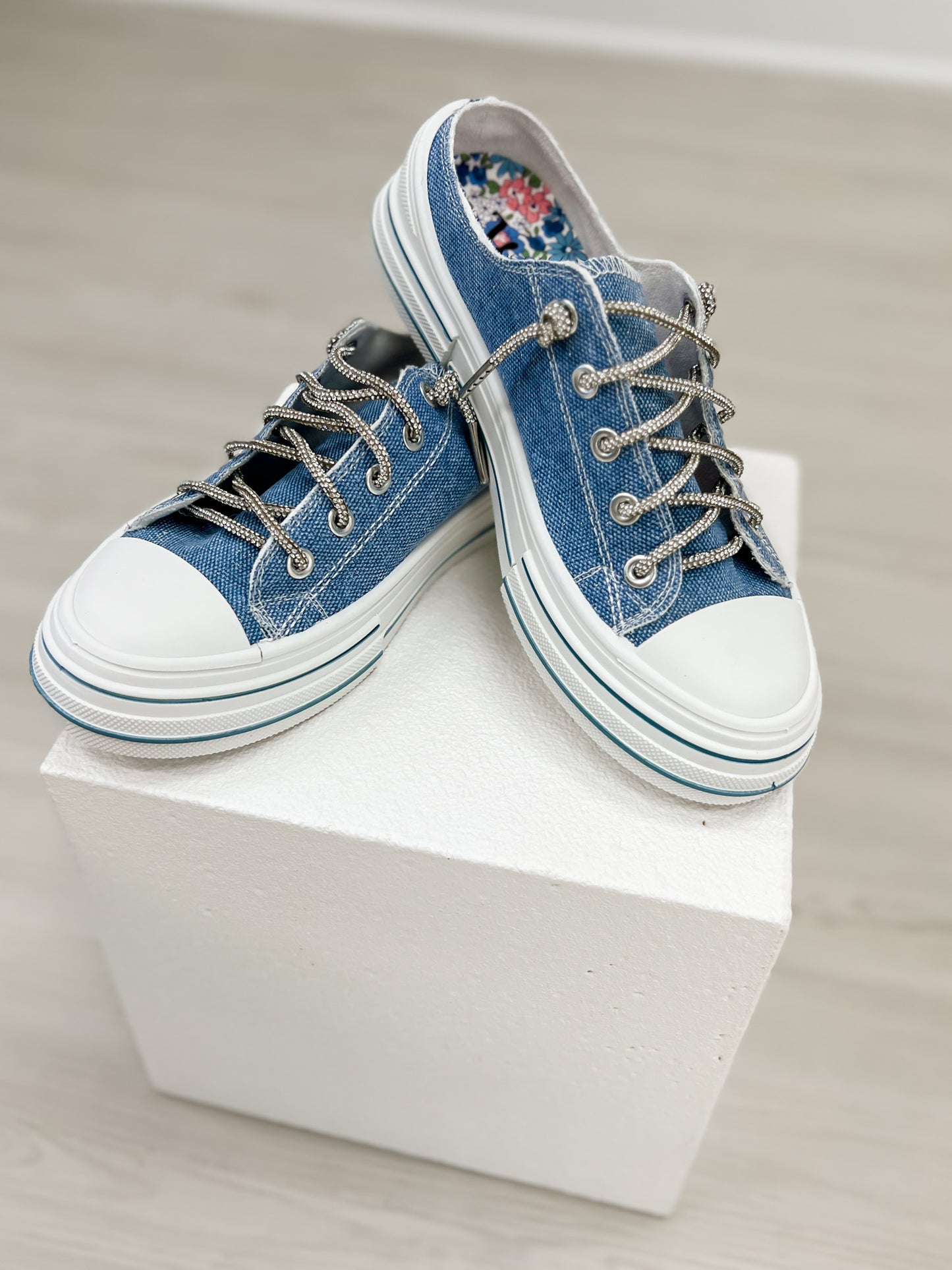 Very G Aman Slip-On Sneakers in Blue