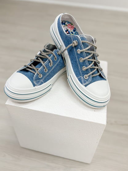 Very G Aman Slip-On Sneakers in Blue