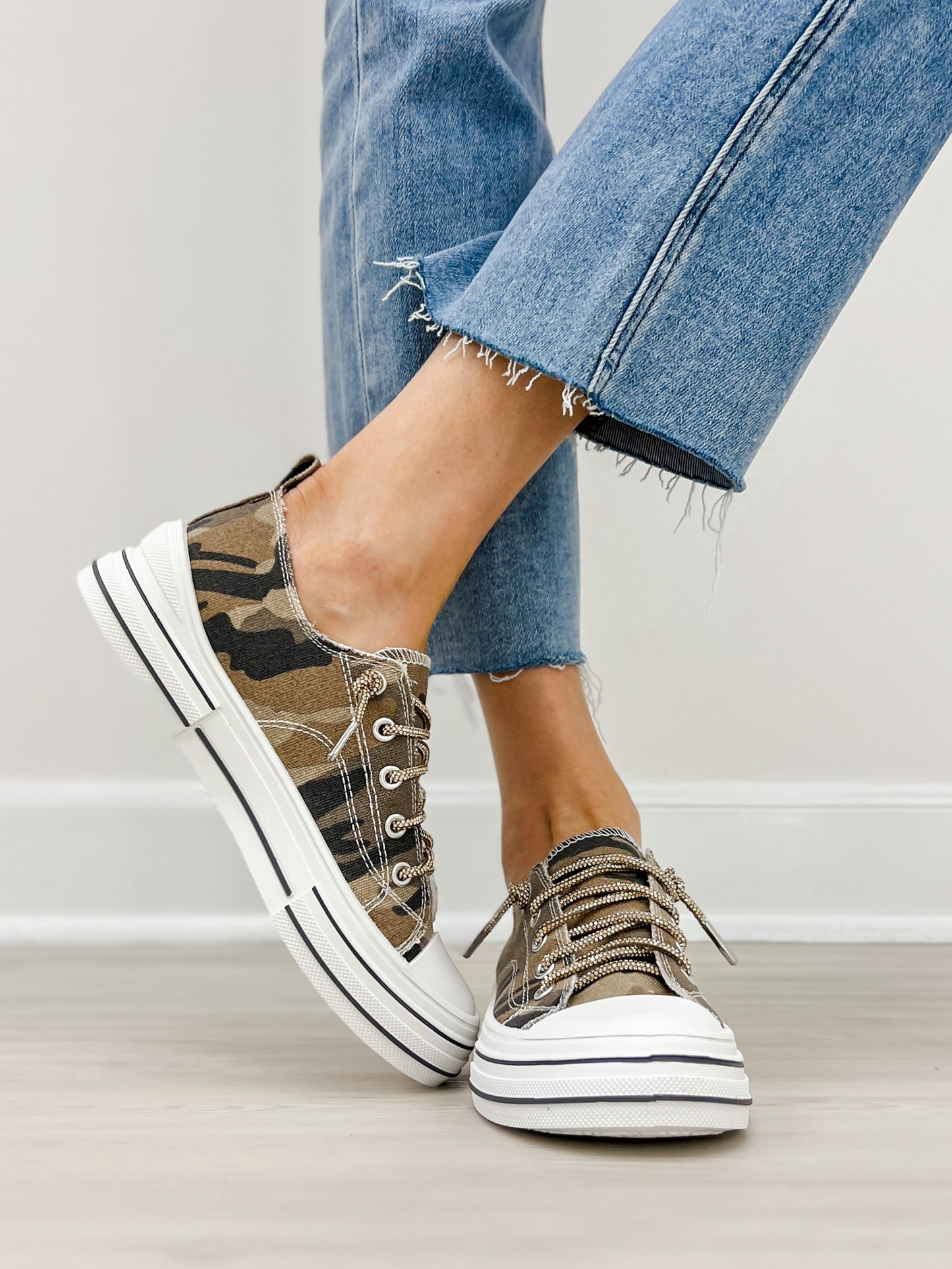 Very G Aman Camo Sneakers in Sand