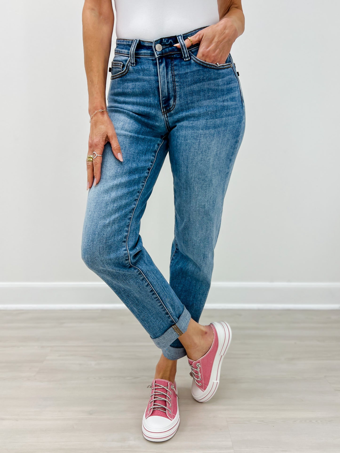 Judy Blue SIMPLY SOMETHIN' Mid-Rise Non-Distressed Boyfriend Jeans
