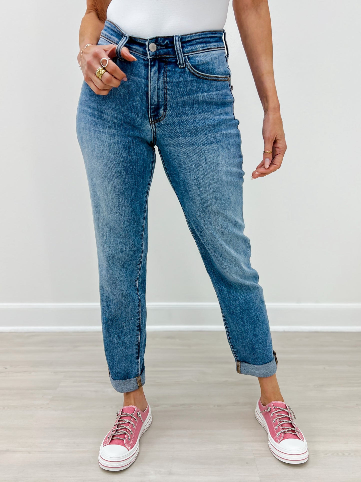 Judy Blue SIMPLY SOMETHIN' Mid-Rise Non-Distressed Boyfriend Jeans