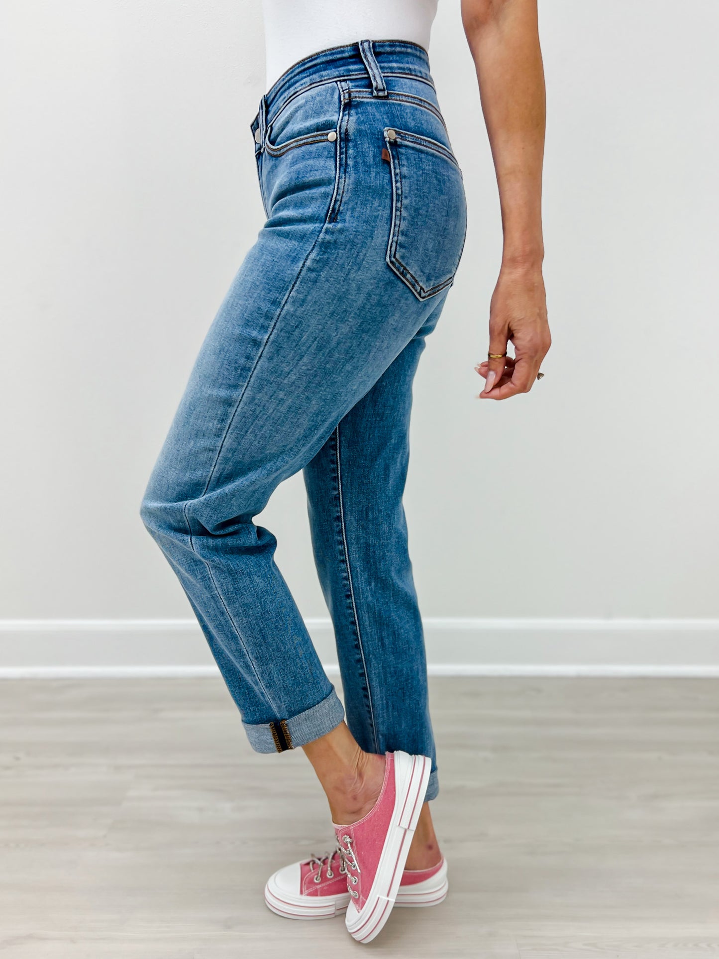 Judy Blue SIMPLY SOMETHIN' Mid-Rise Non-Distressed Boyfriend Jeans