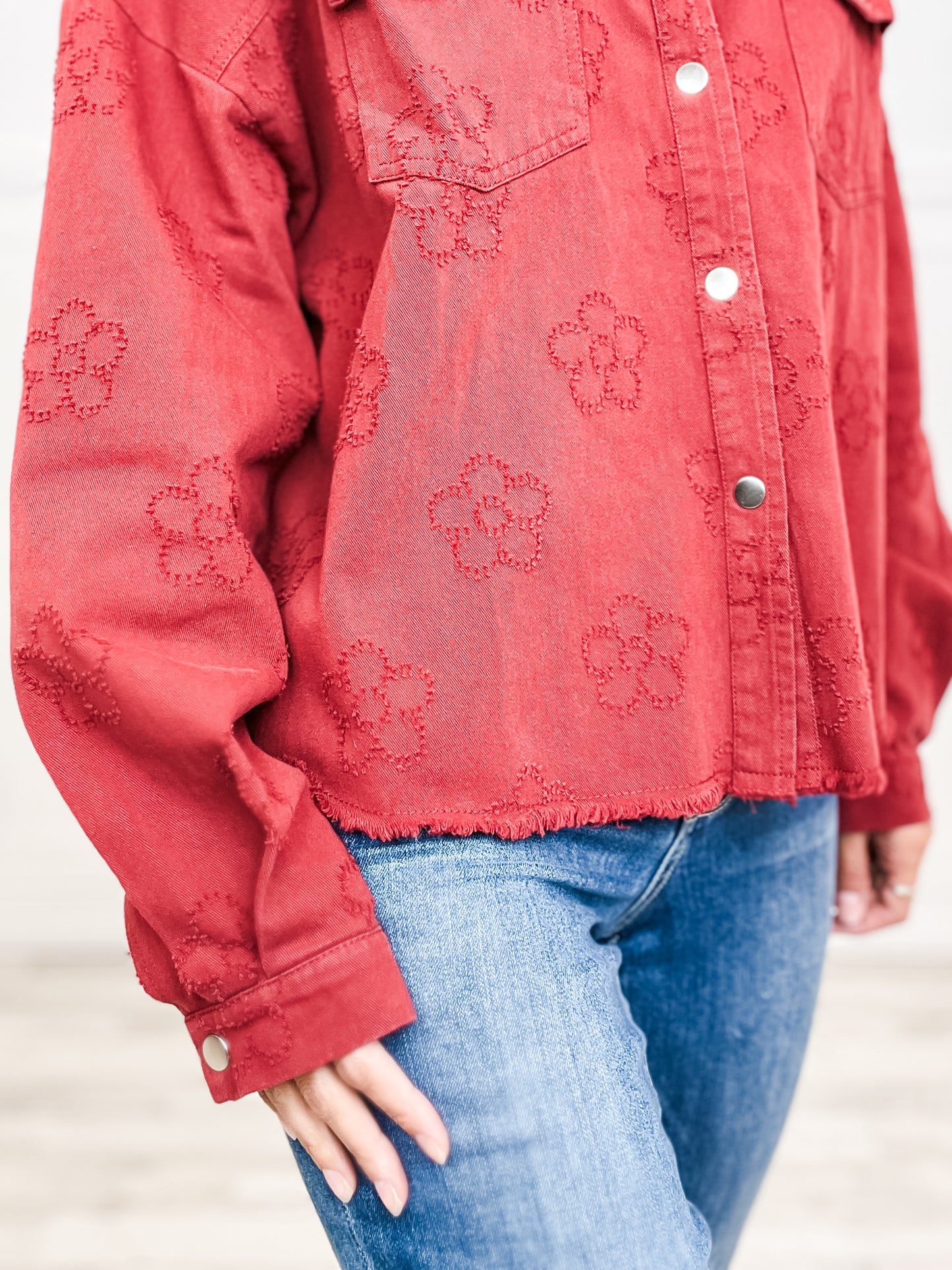 DAISY JACQUARD TEXTURE DISTRESSED DENIM JACKET