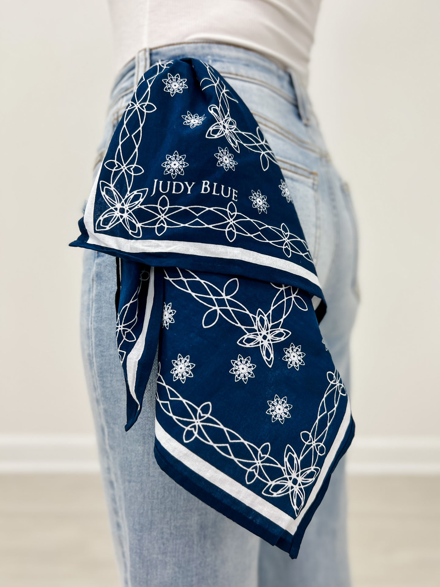 Judy Blue MAIN STREET Mid-Rise Boyfriend Jeans with Bandana Loop