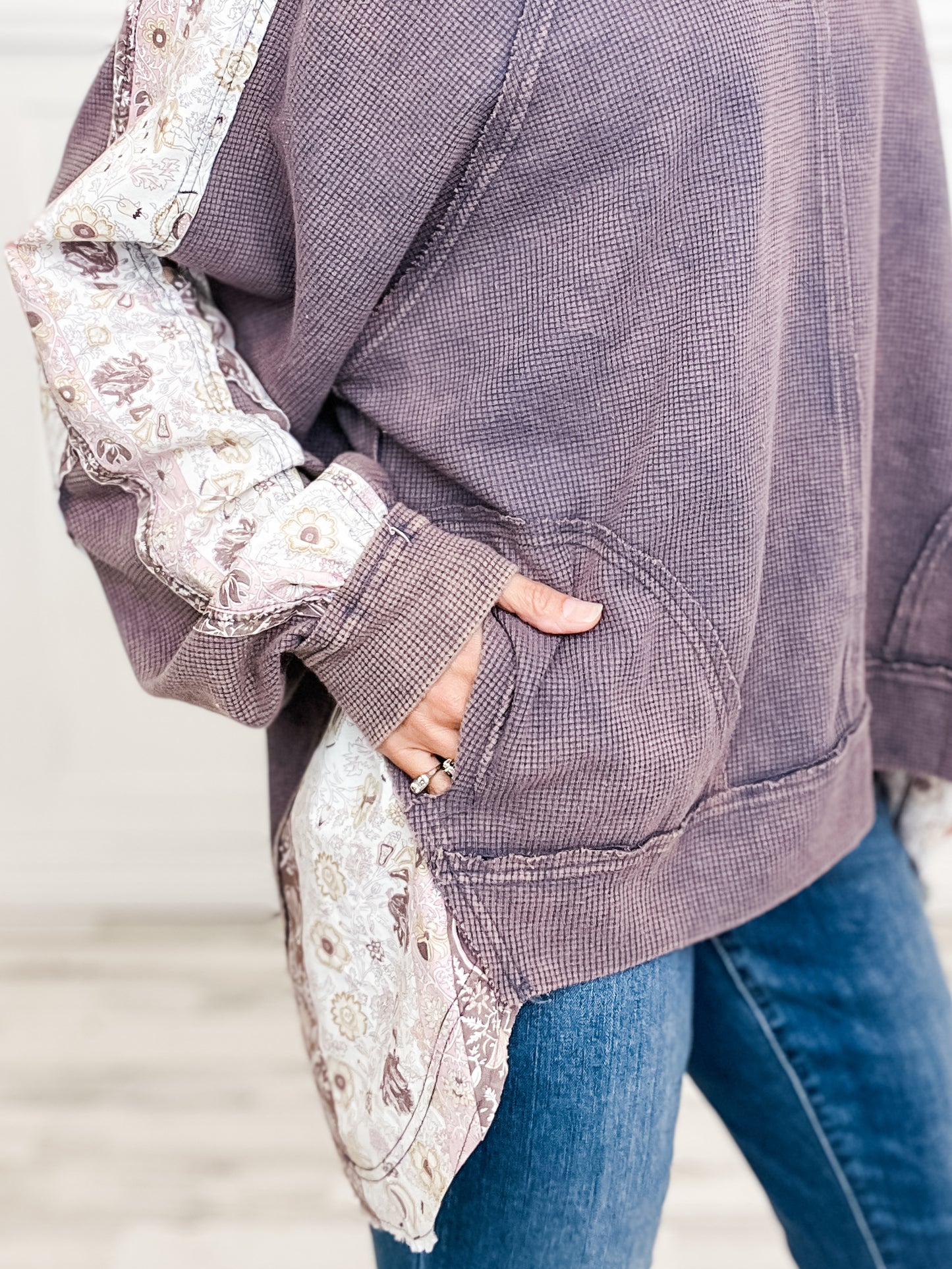 V-Neck Long Sleeve Floral Print Sweatshirt in Charcoal