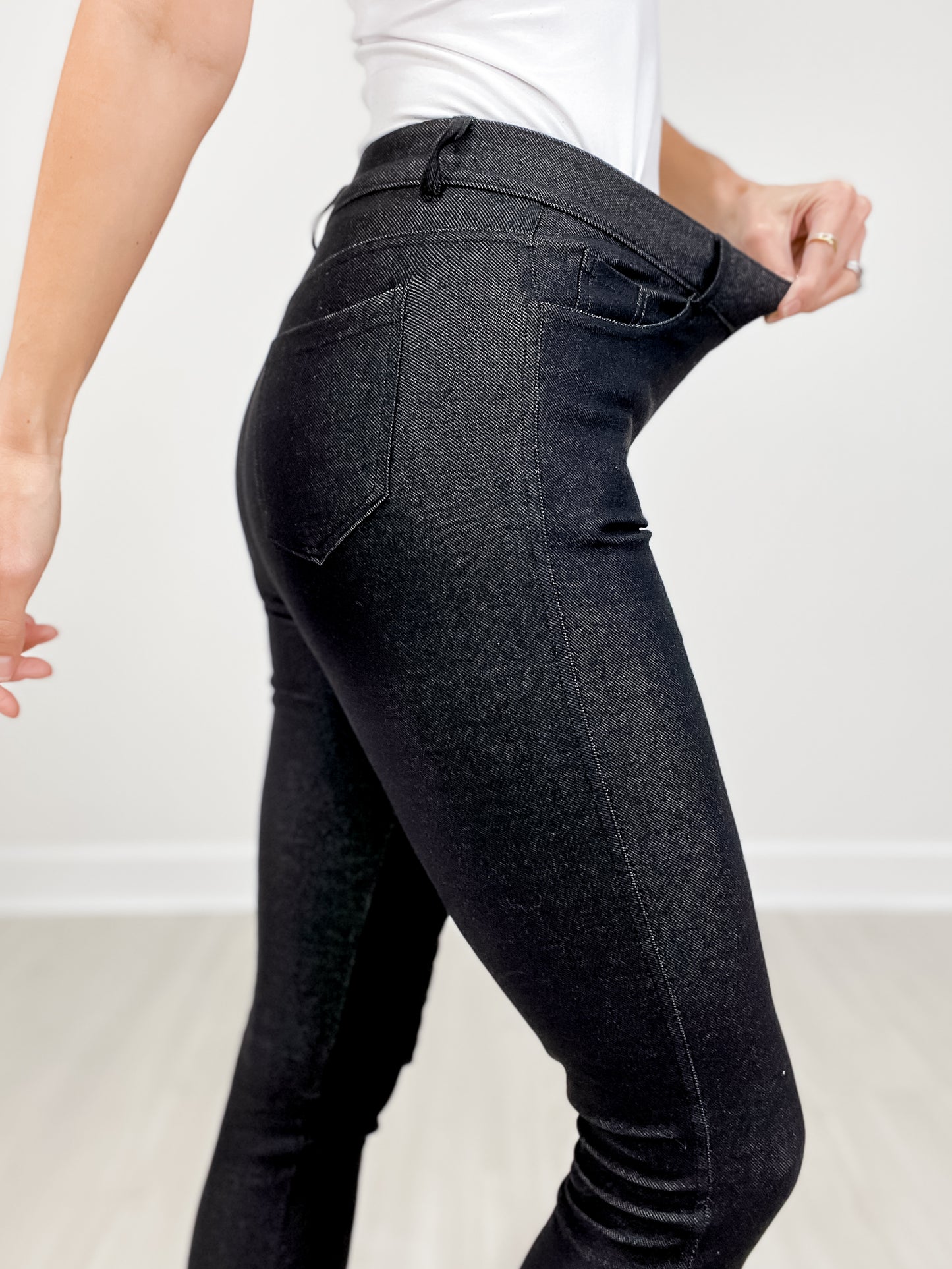 Women's Classic Solid Capri Jeggings