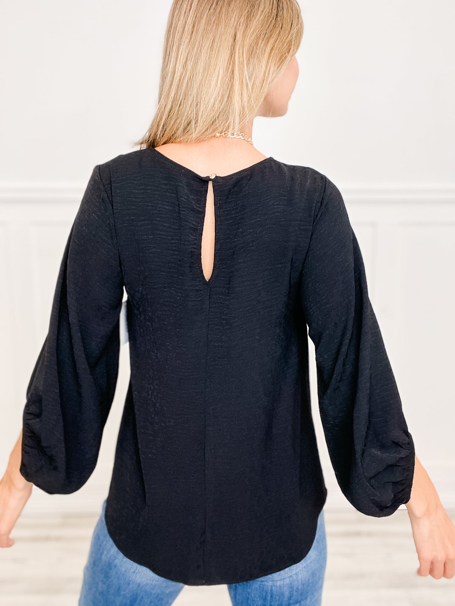 ROUND NECK BUBBLE SLEEVE TOP