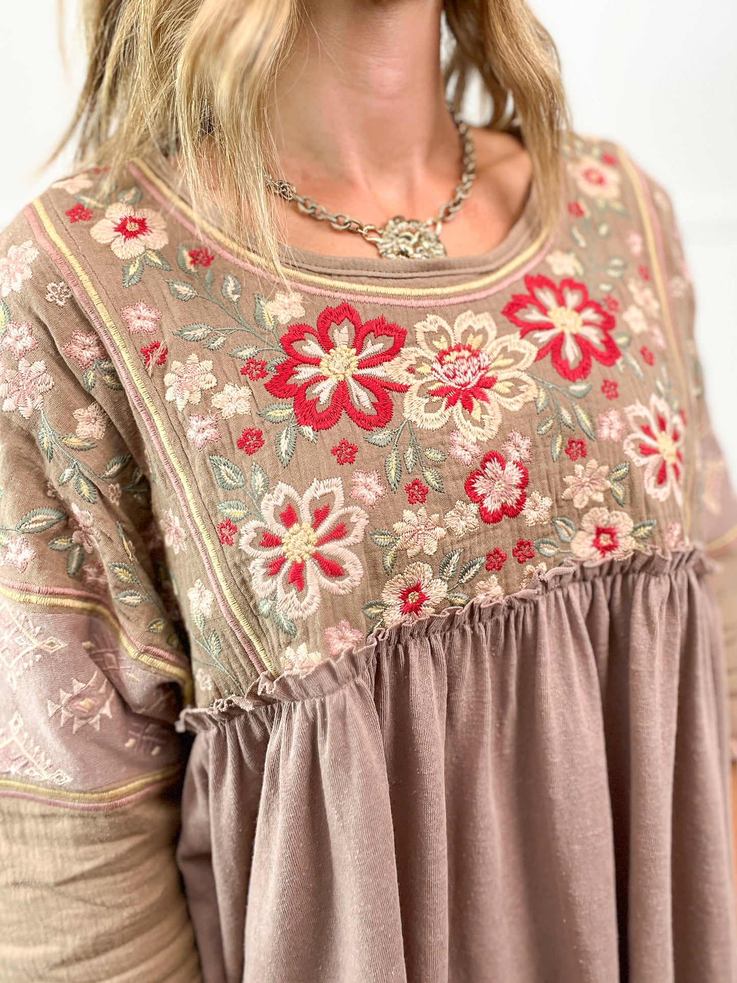 BABYDOLL EMBROIDERY TOP