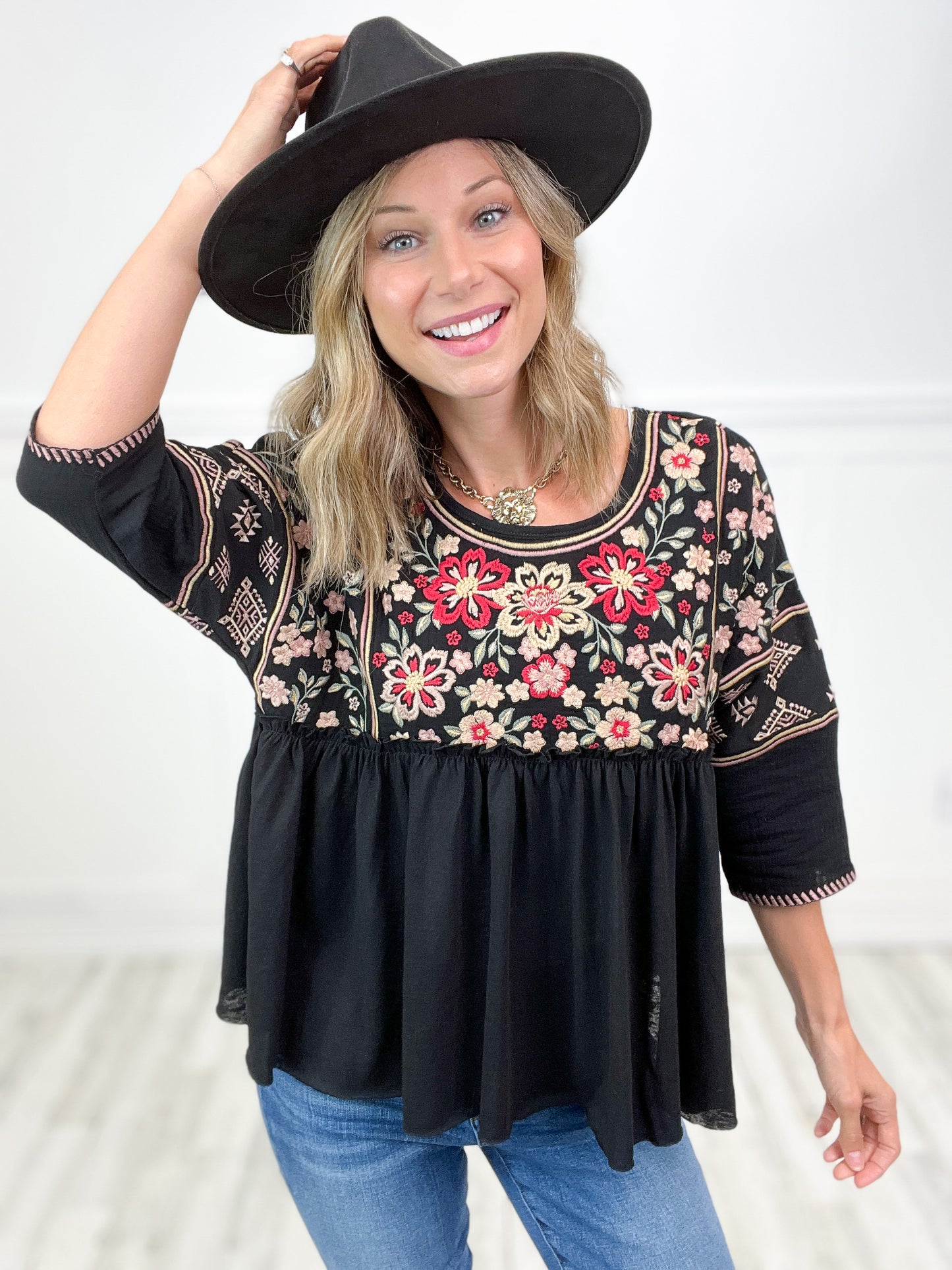 BABYDOLL EMBROIDERY TOP