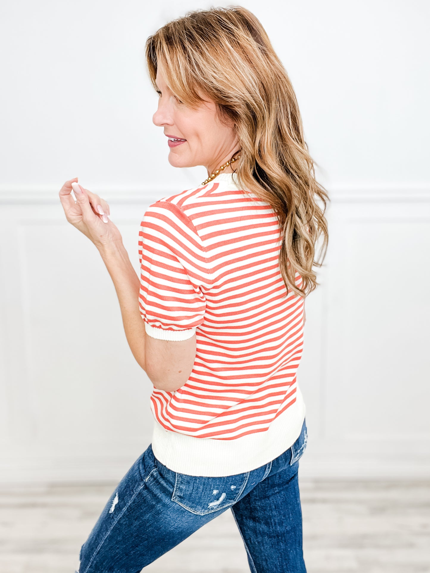 SHORT SLEEVE LIGHTWEIGHT STRIPED KNIT TOP