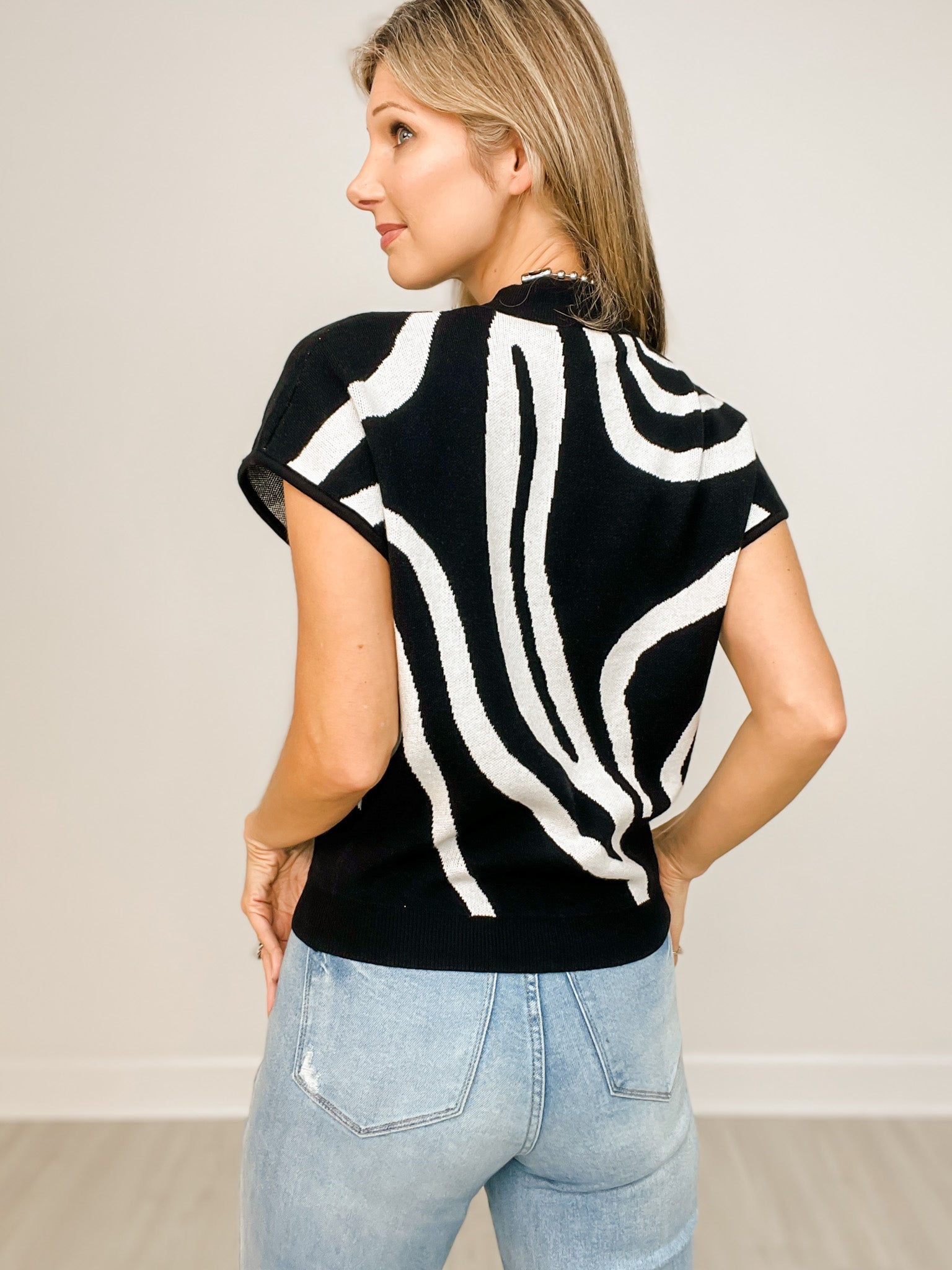 Short Sleeve Swirl Printed Mock Neck Top