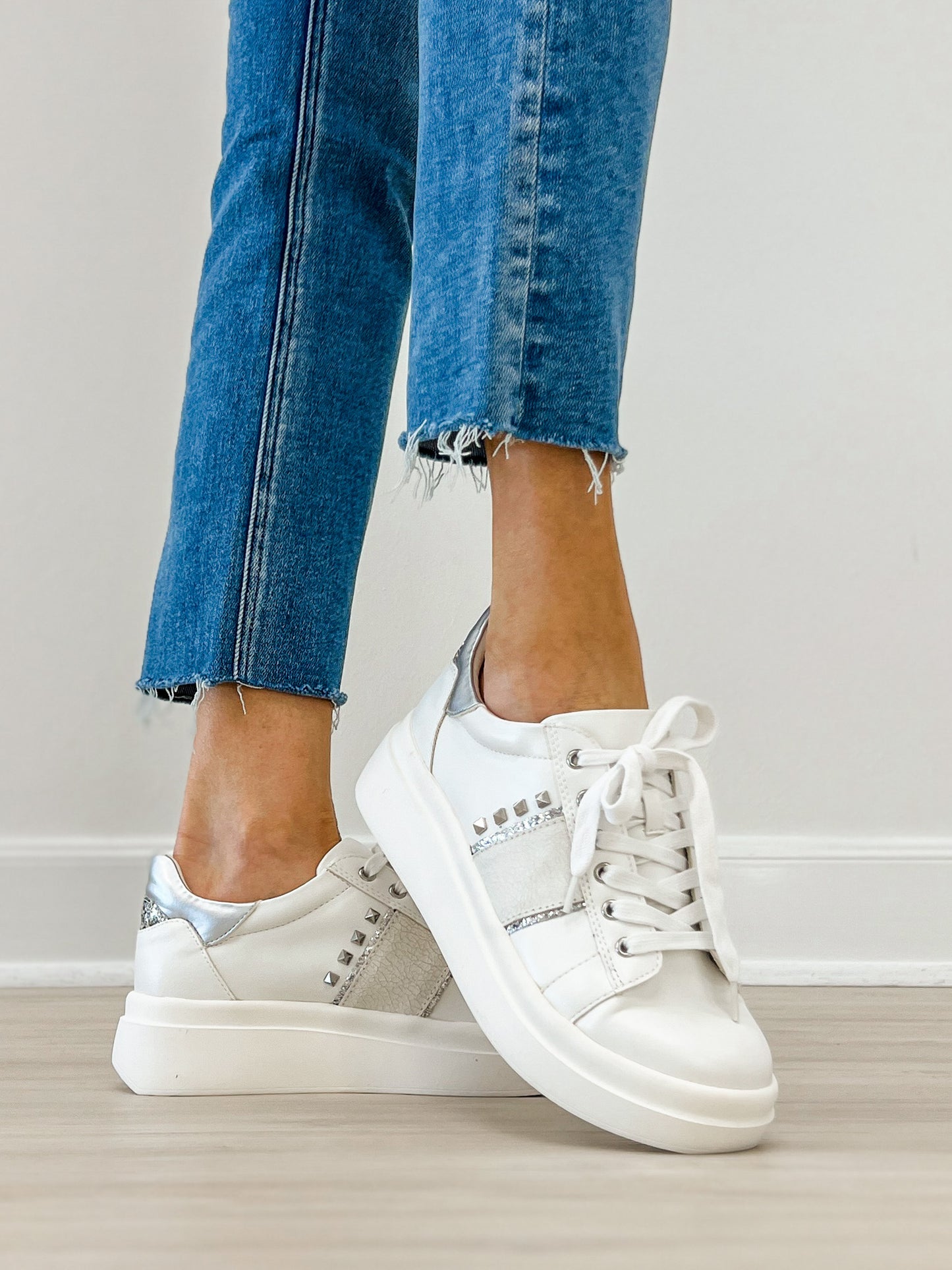 Yellowbox Elvera Sneakers in White