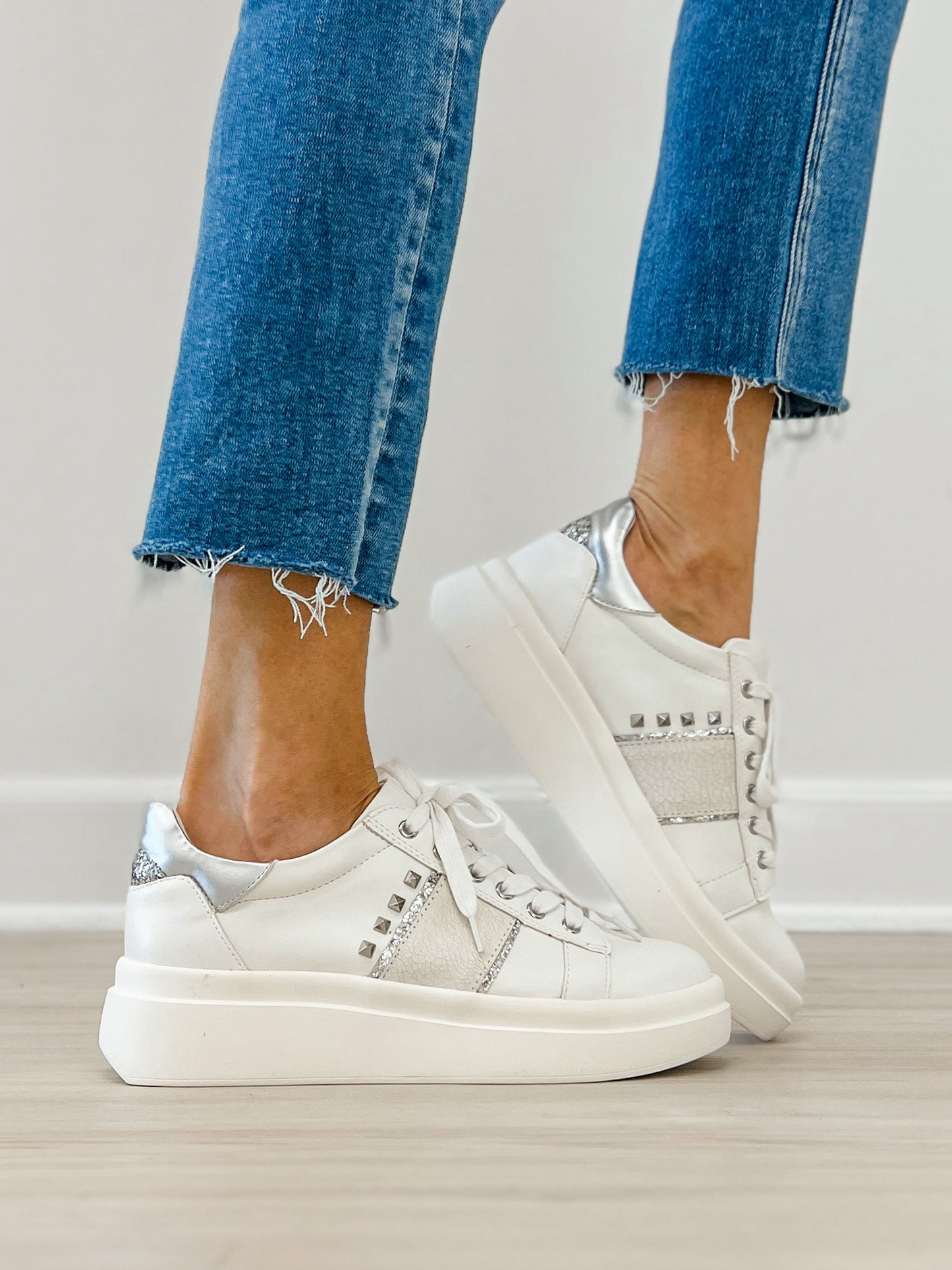 Yellowbox Elvera Sneakers in White