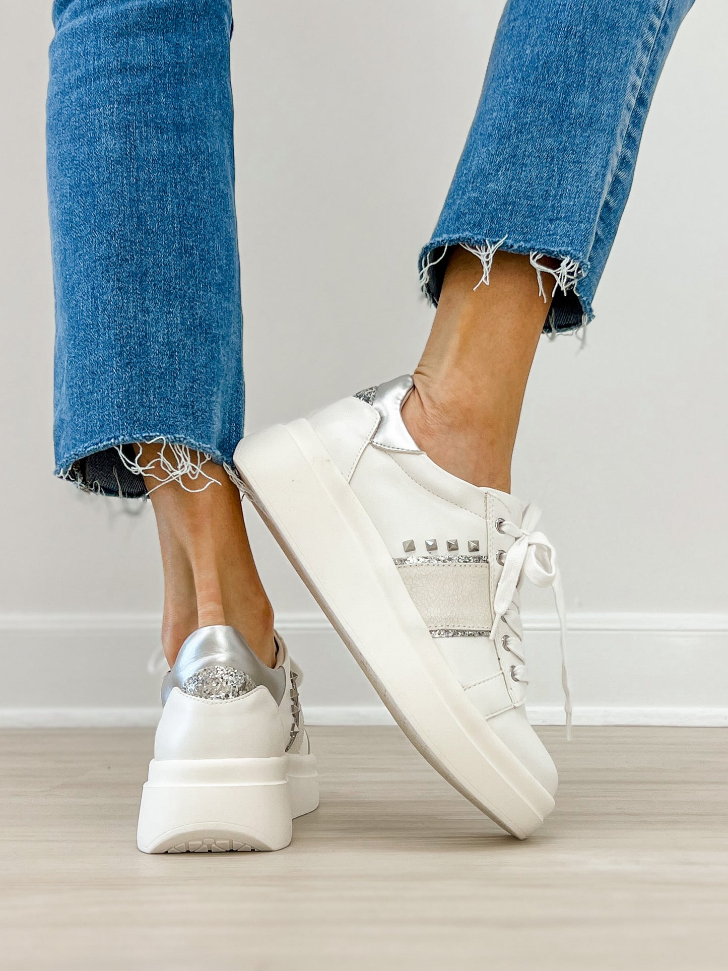 Yellowbox Elvera Sneakers in White