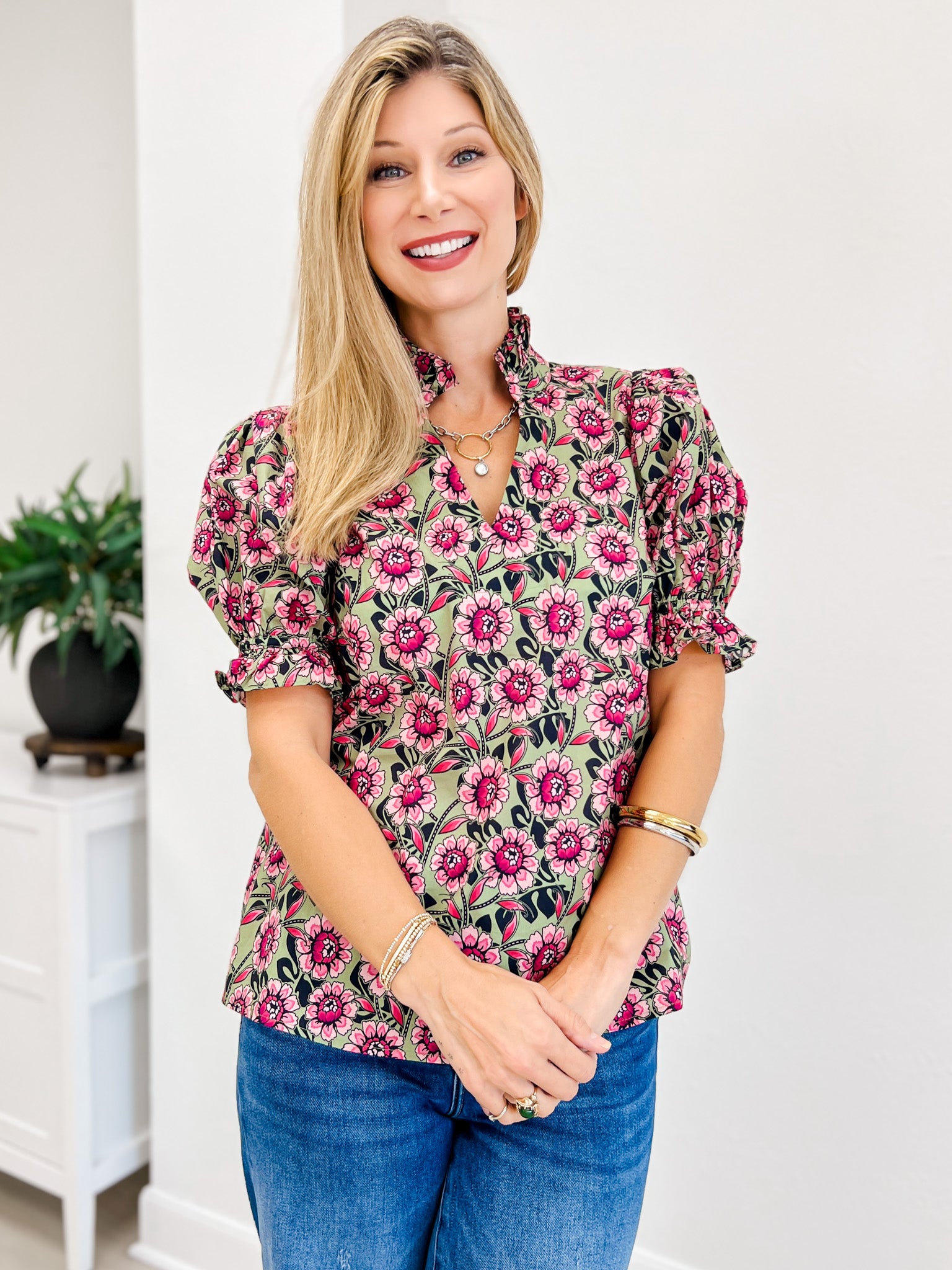 Floral Puff Sleeve Top With a Ruffle Accent Collar