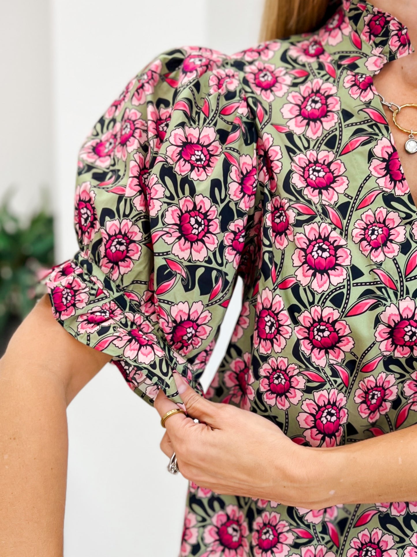 Floral Puff Sleeve Top With a Ruffle Accent Collar