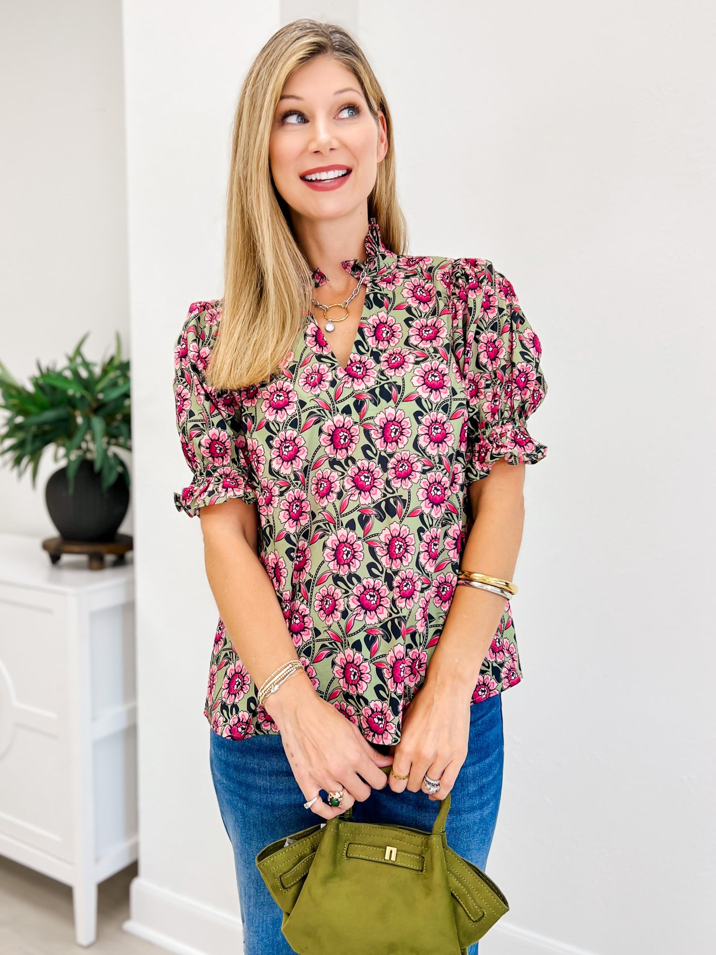Floral Puff Sleeve Top With a Ruffle Accent Collar