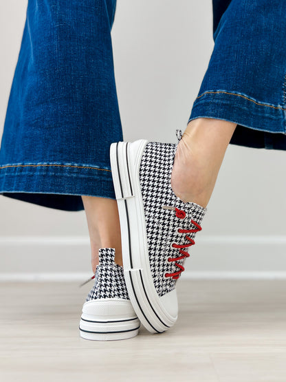 Very G White & Black Checker Aman Tailor