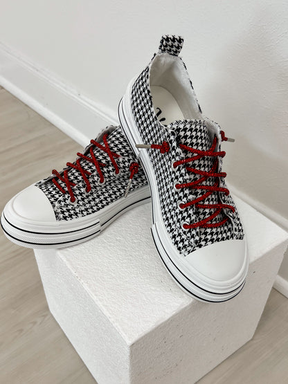 Very G White & Black Checker Aman Tailor