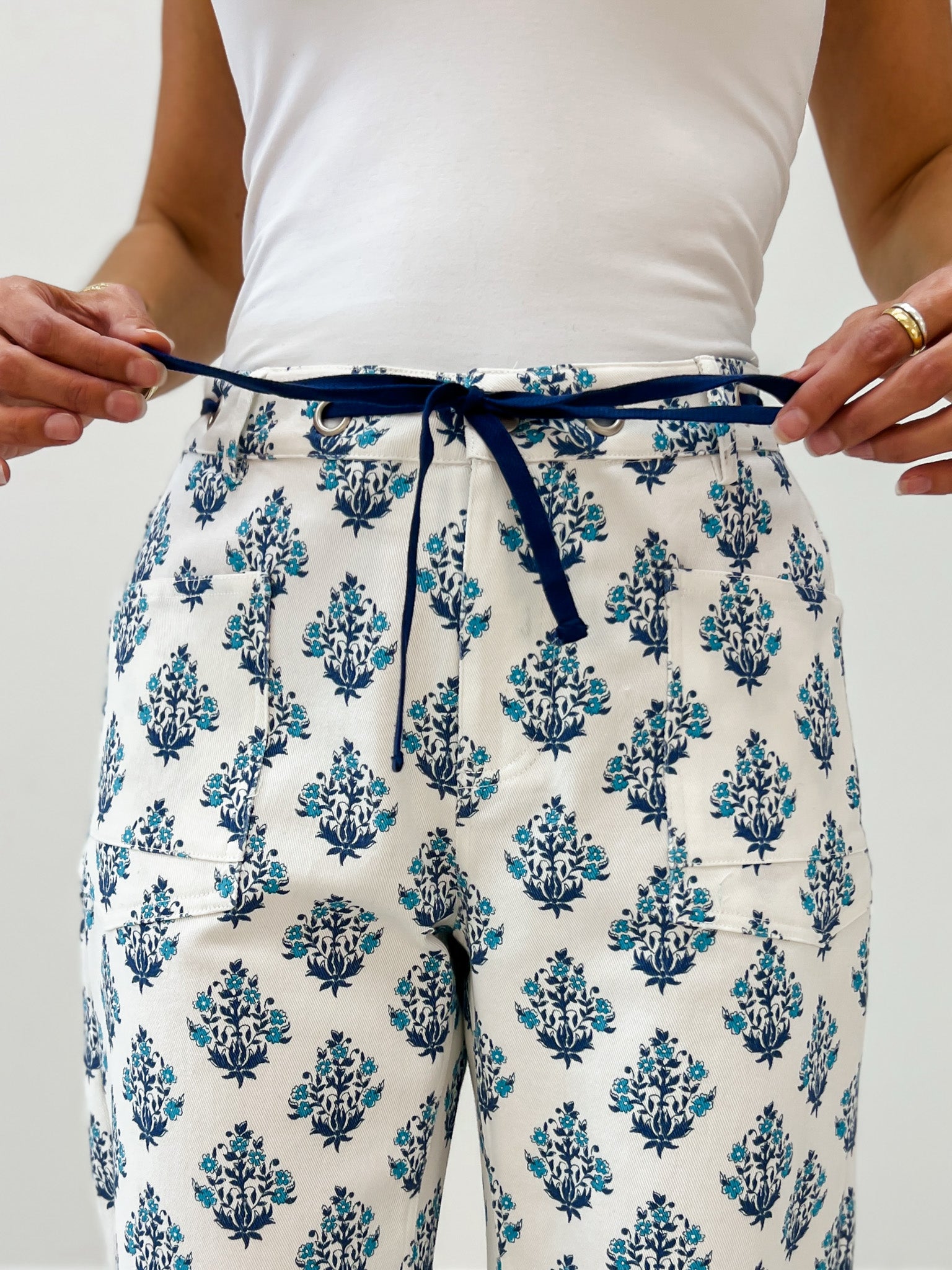 Drawstring Waist Baroque Floral Barrel Pants