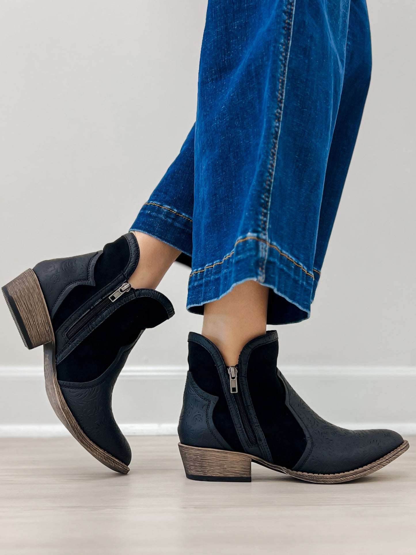 Very G Cassidy Black Tooled Bootie