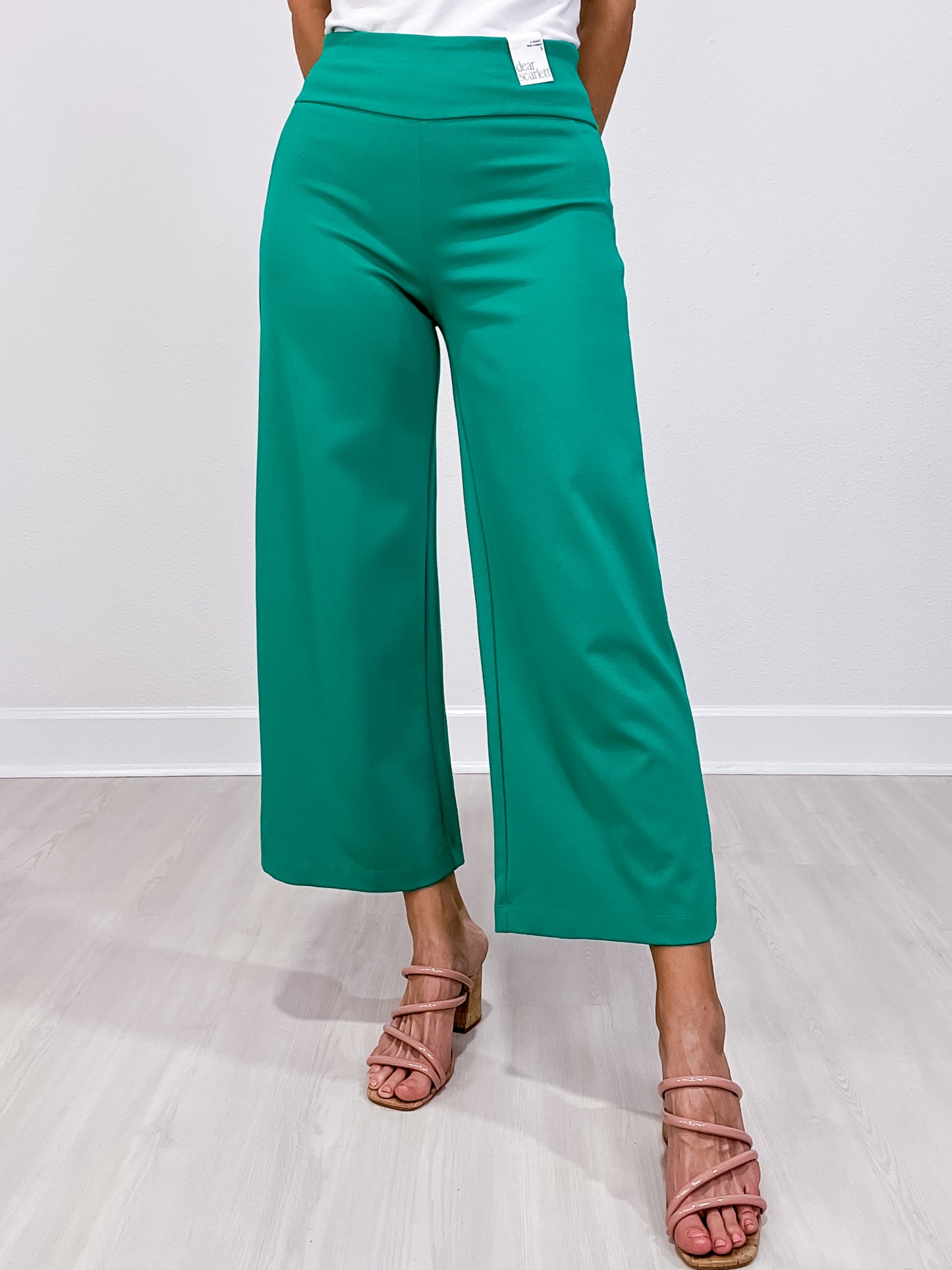 Magic Wide Cropped Pants in KELLY GREEN