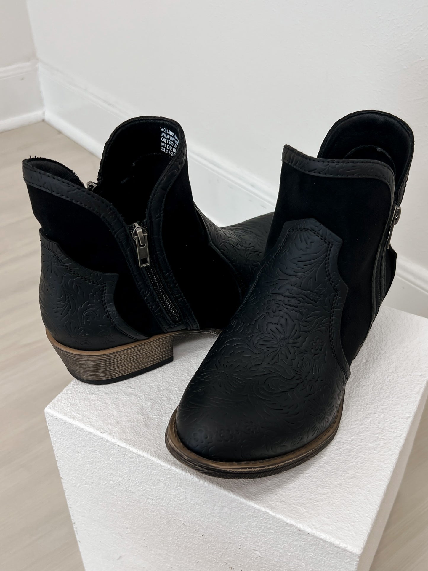 Very G Cassidy Black Tooled Bootie