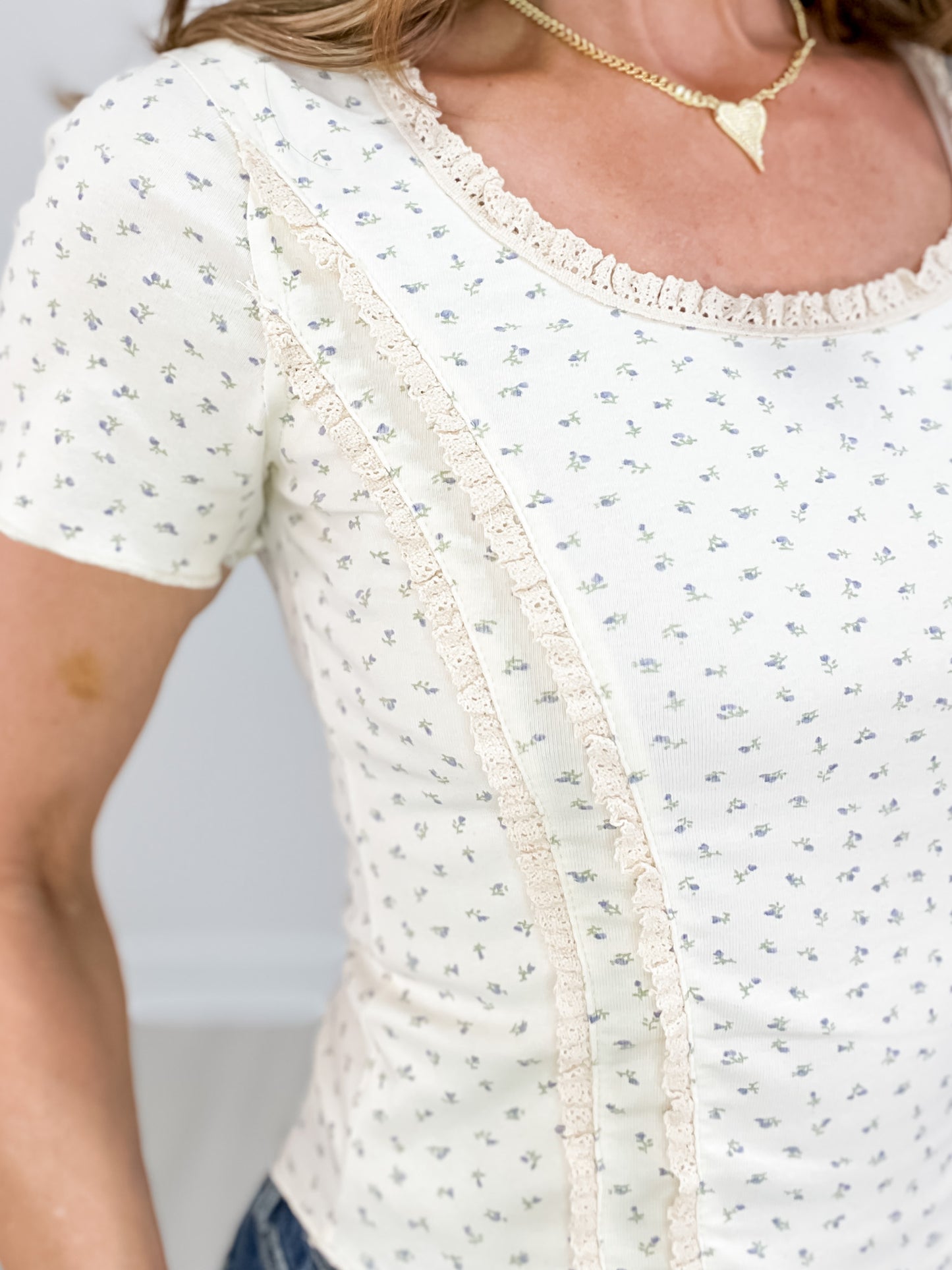 Round Neck Short Sleeve Cropped Knit Top