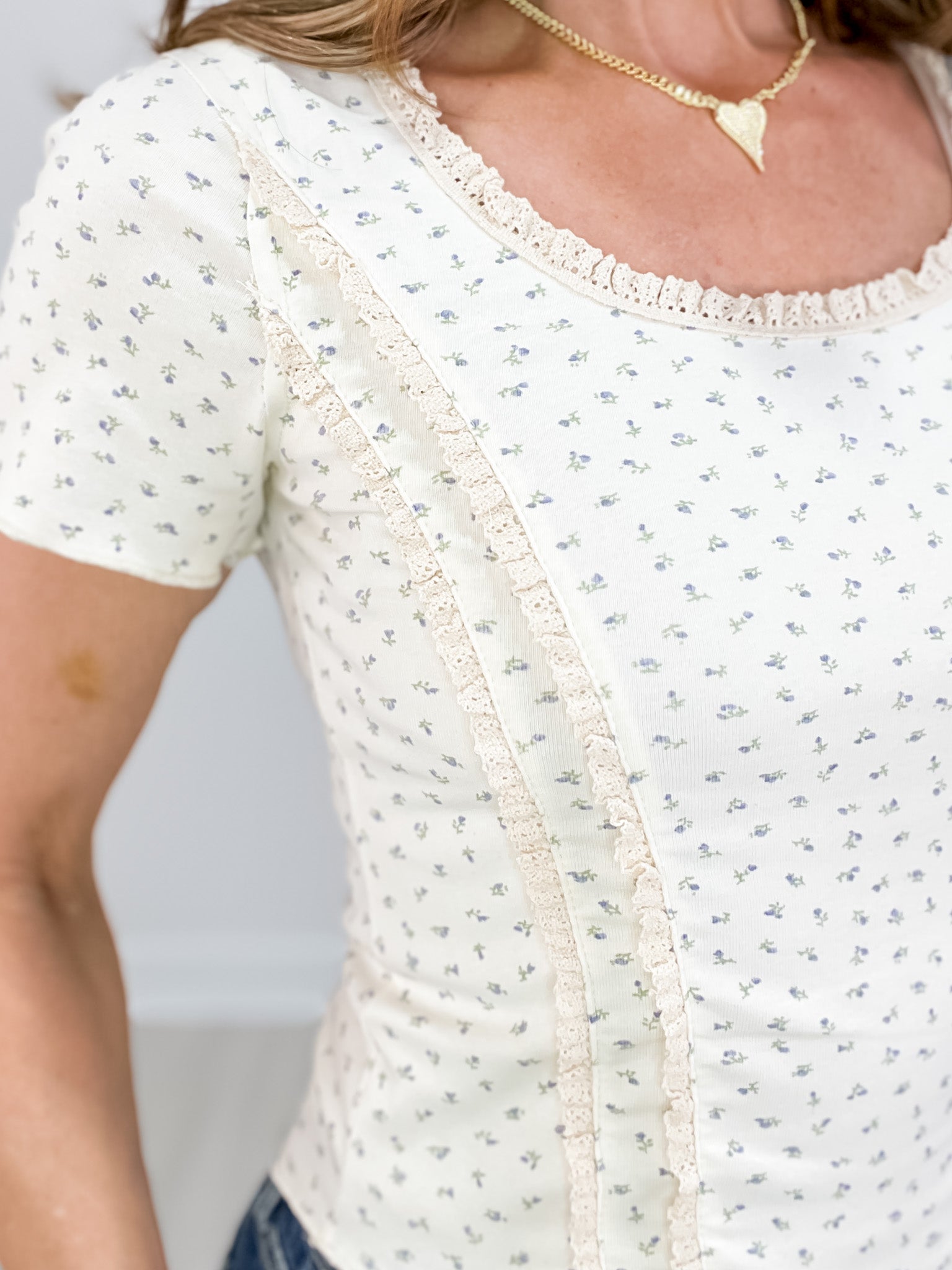 Round Neck Short Sleeve Cropped Knit Top