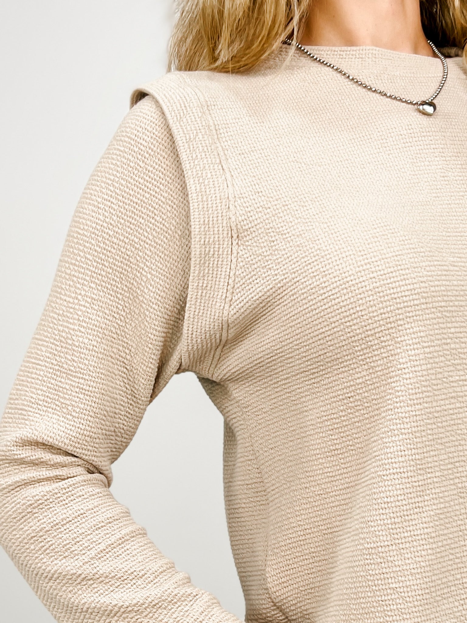 Round Neck Cloudy Knit Long Sleeve Top