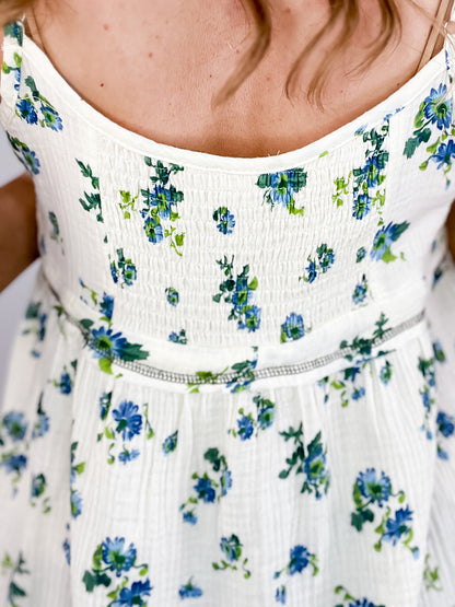 V-neck sleeveless double gauze woven floral top