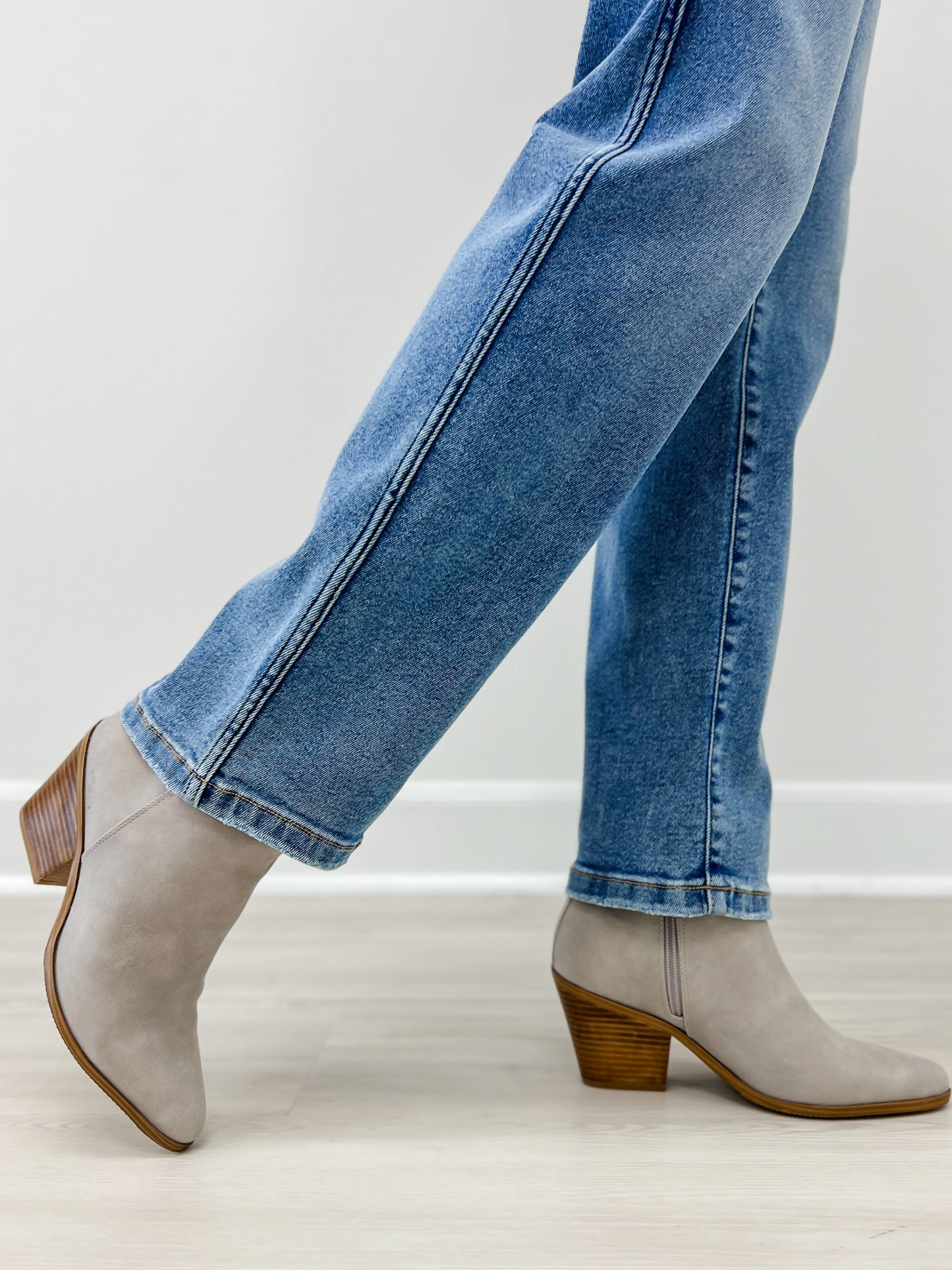 Judy Blue VIXEN High Waist Vintage Straight Jeans