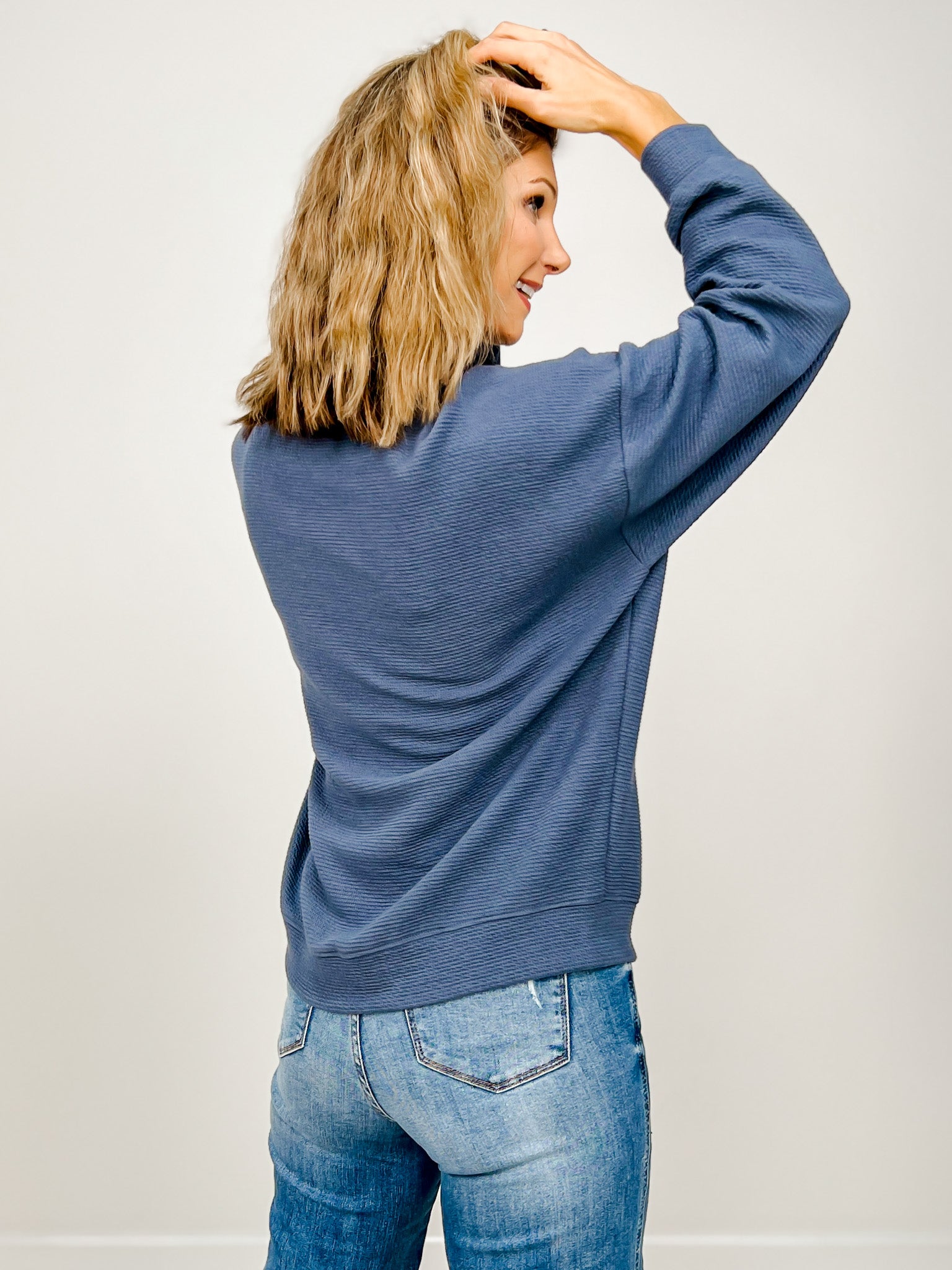 Round Neck Cloudy Knit Long Sleeve Top