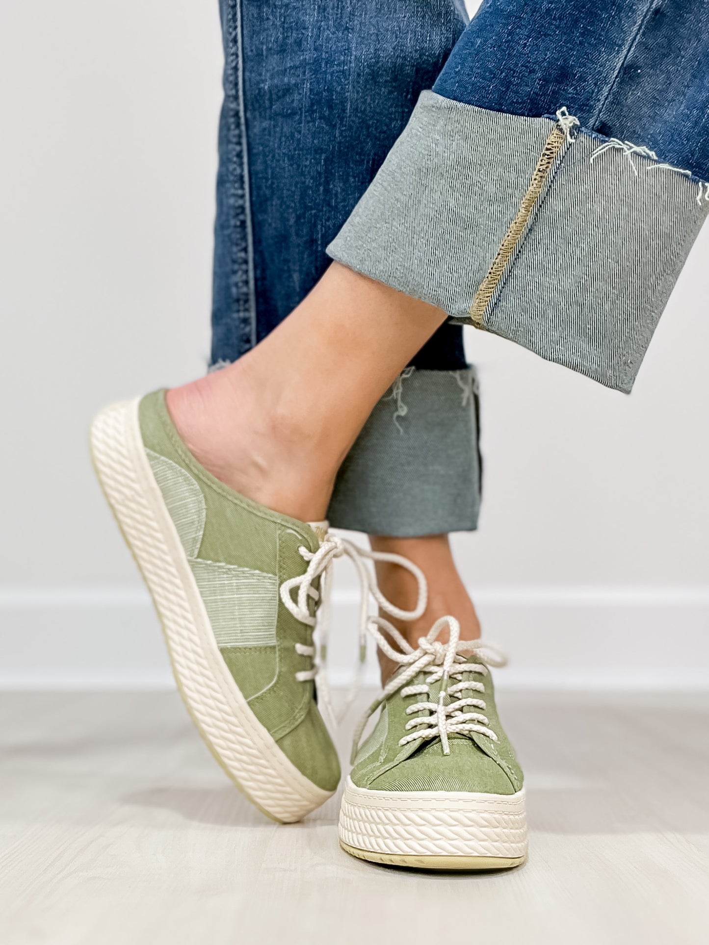 Blowfish Super Slide Platform Sneaker in Pistachio