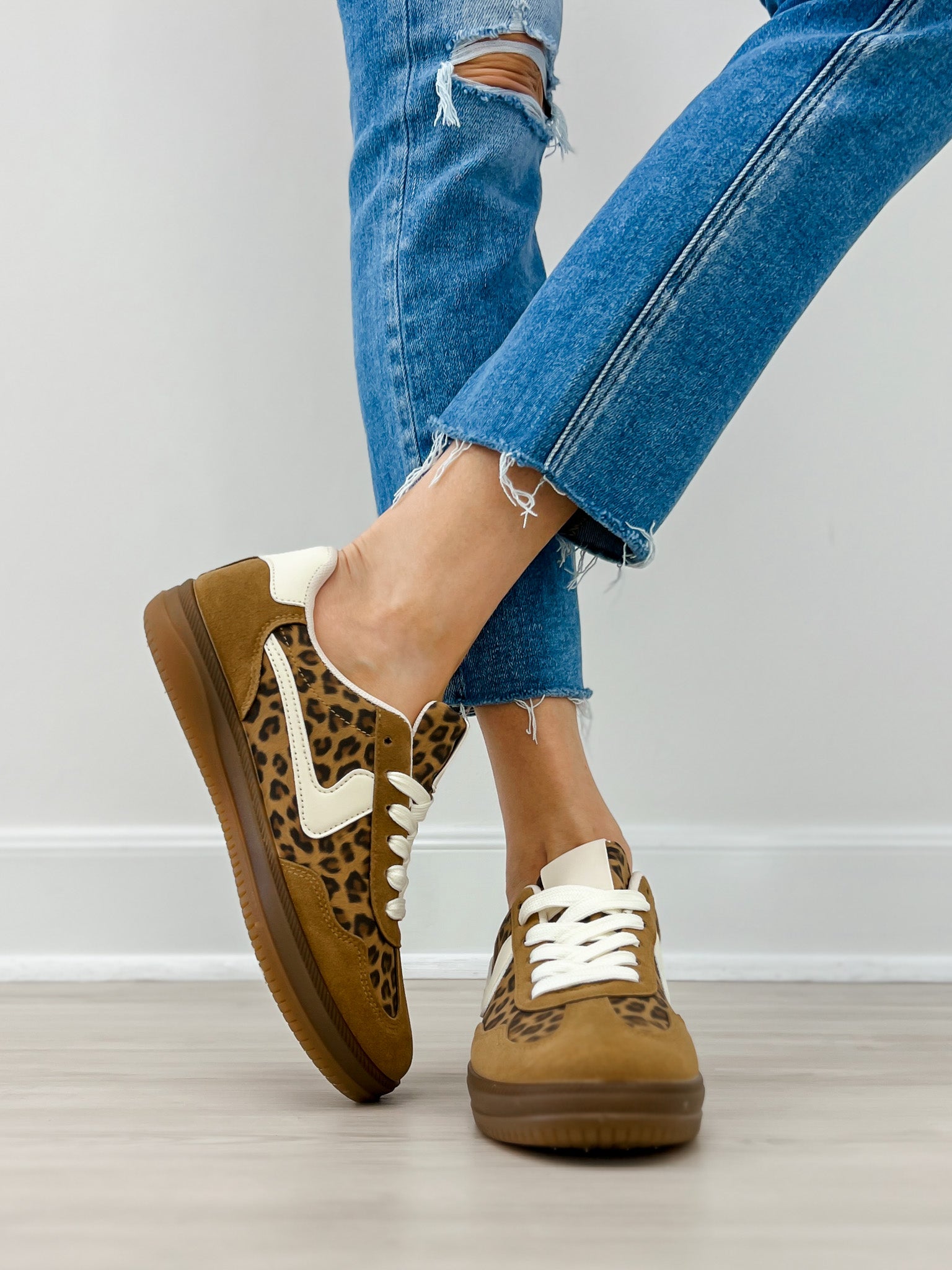 Outwoods Gianna-5 Sneakers in Mocha Leopard