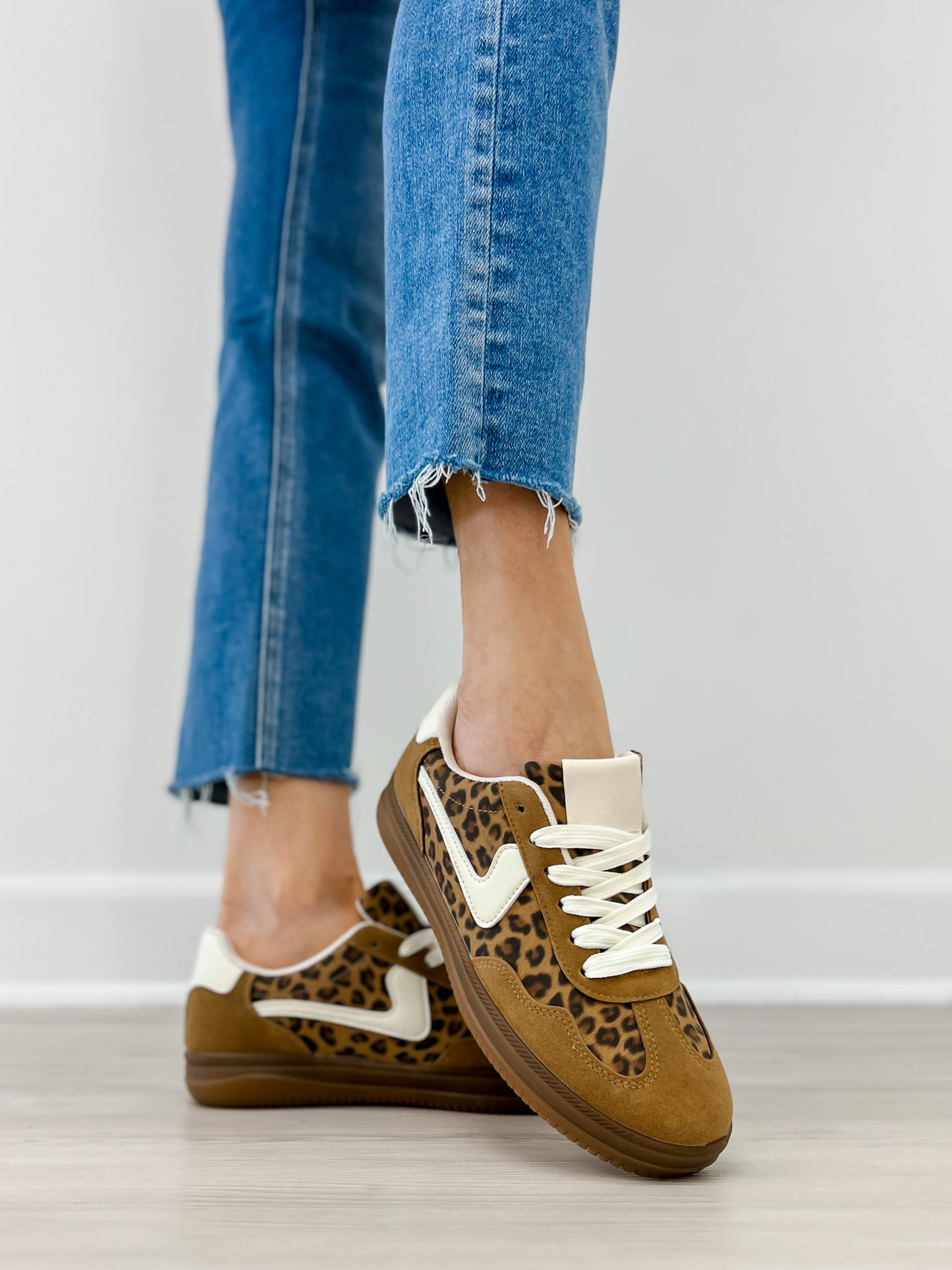 Outwoods Gianna-5 Sneakers in Mocha Leopard