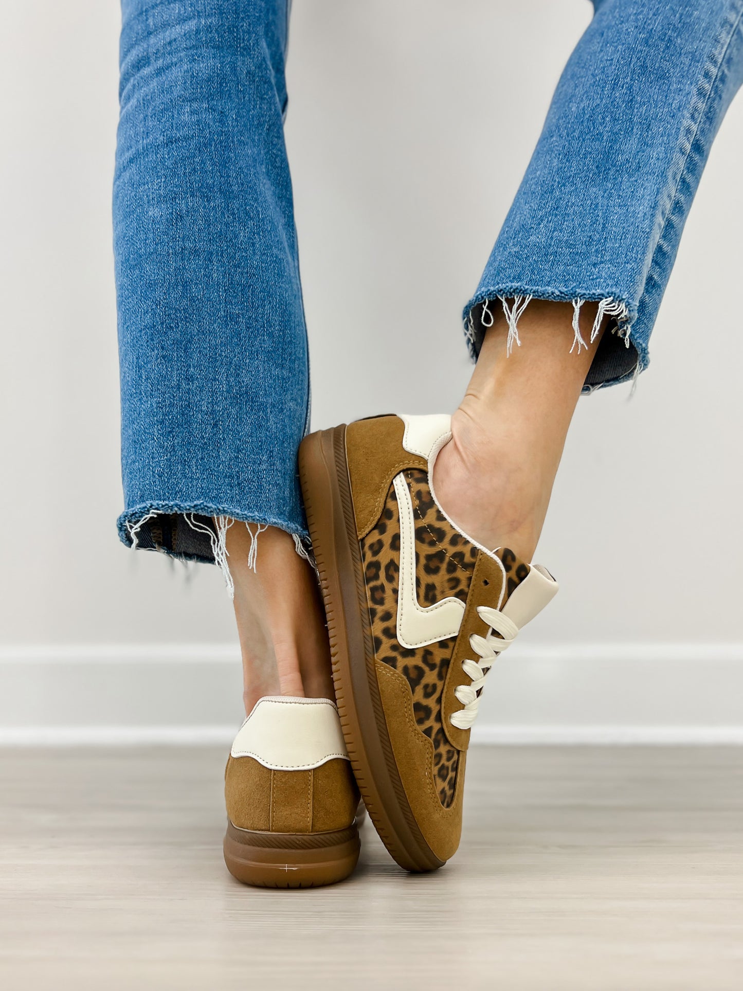 Outwoods Gianna-5 Sneakers in Mocha Leopard