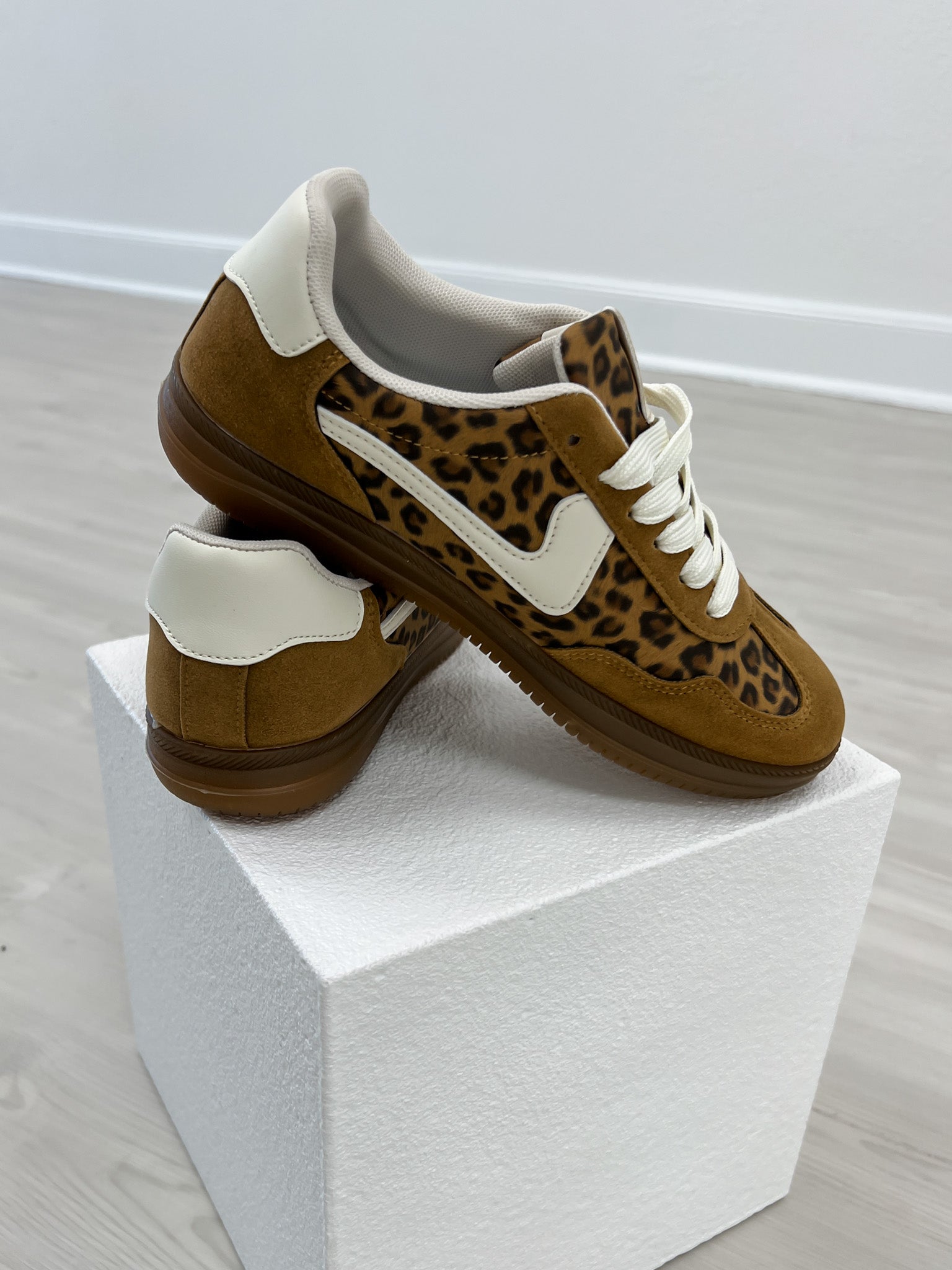 Outwoods Gianna-5 Sneakers in Mocha Leopard