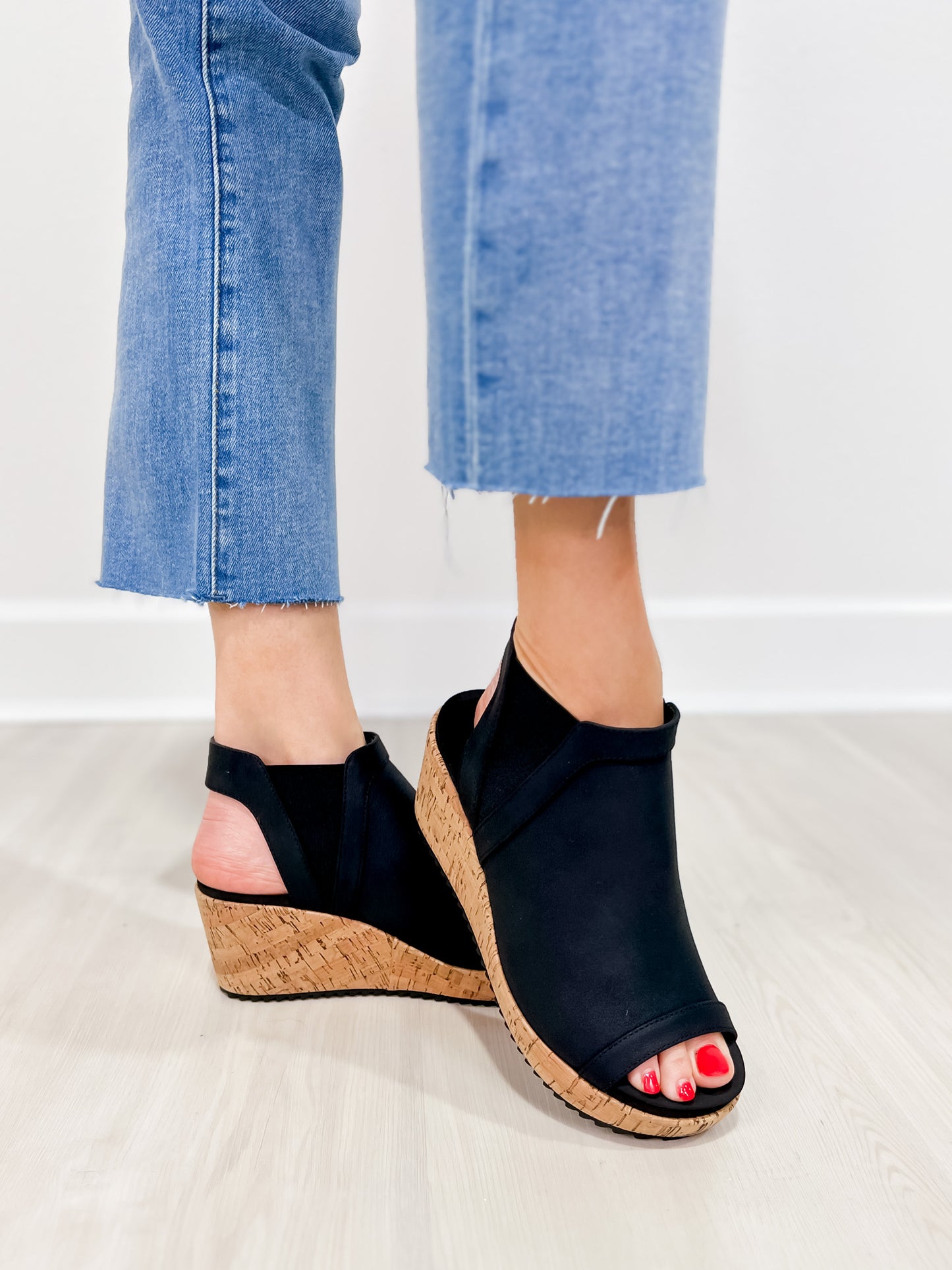 Corkys Easy Now Wedges in Black Oil PU