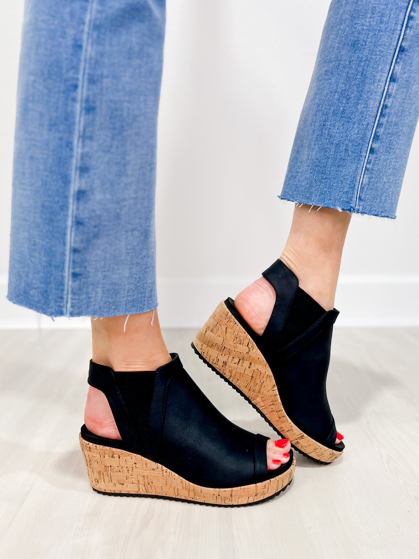 Corkys Easy Now Wedges in Black Oil PU