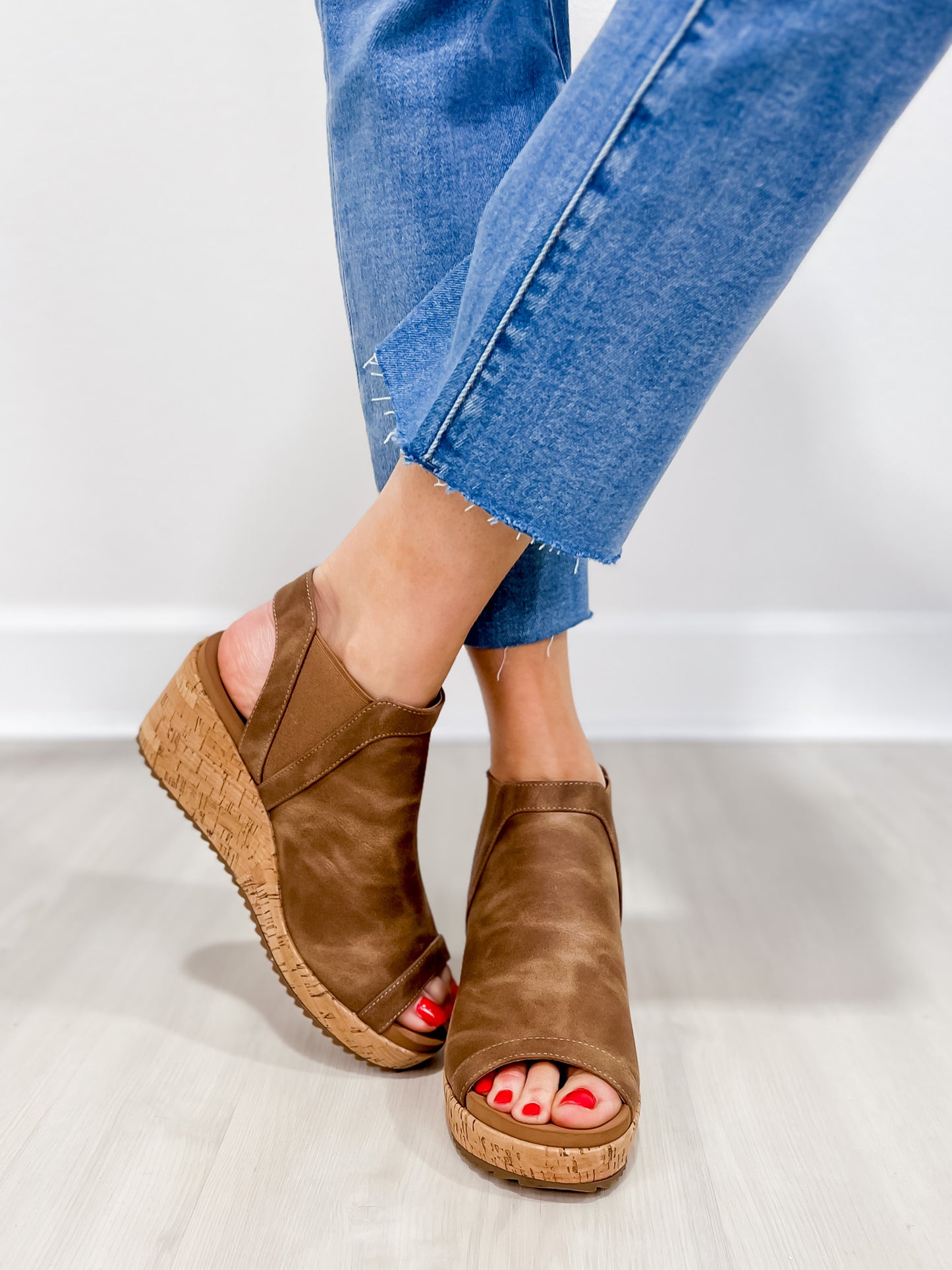 Corkys Easy Now Wedges in Tan Oil PU